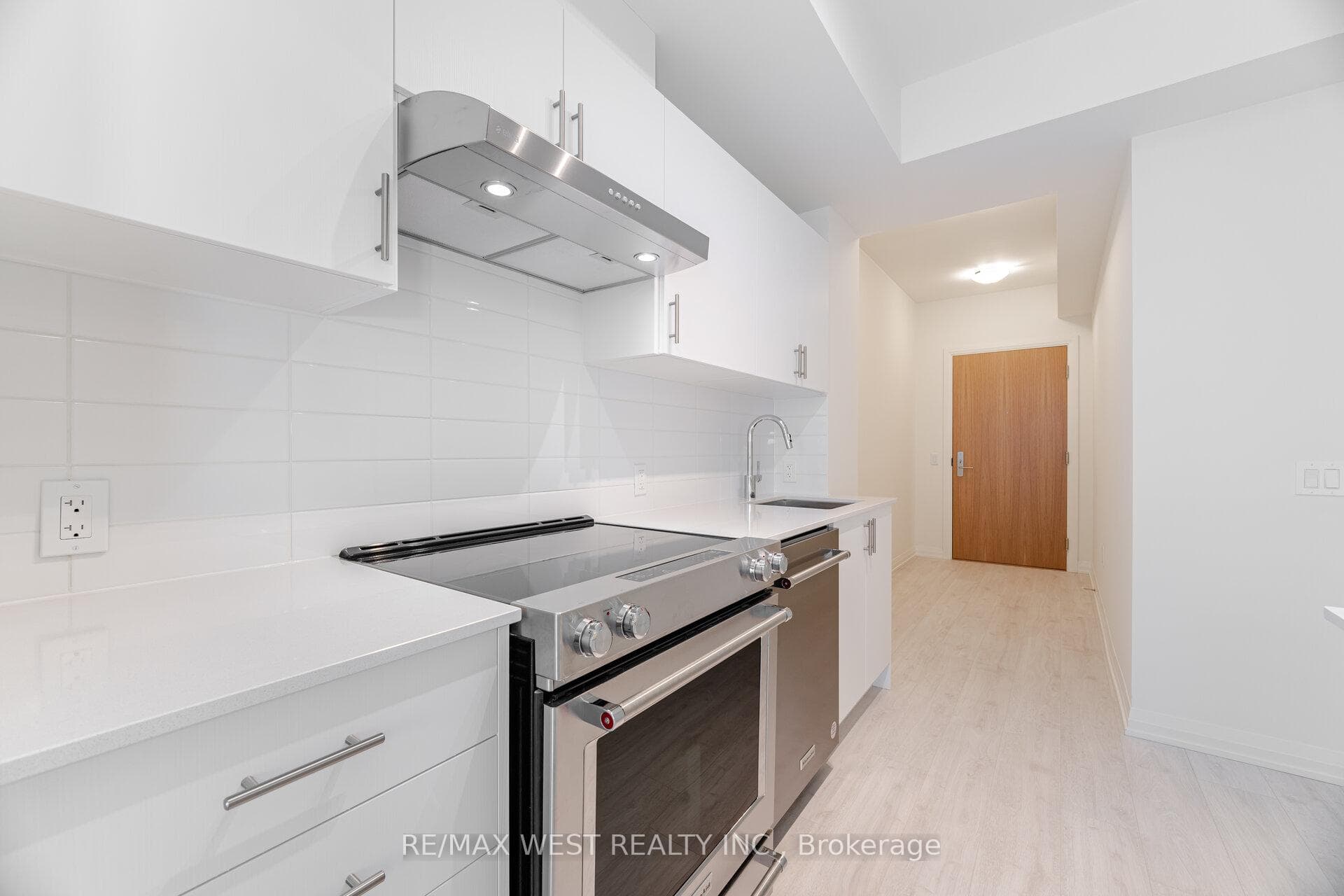 8960 Jane Street Unit 2201 photo 23