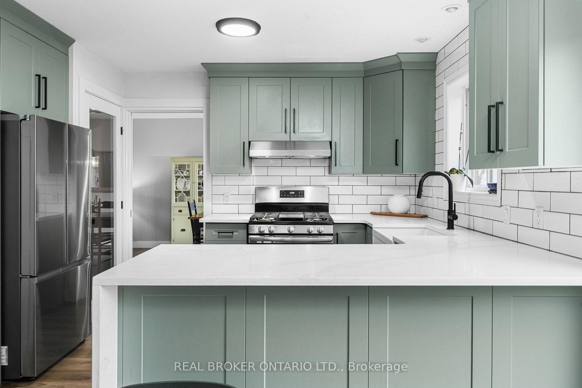527 Joseph Street photo 20