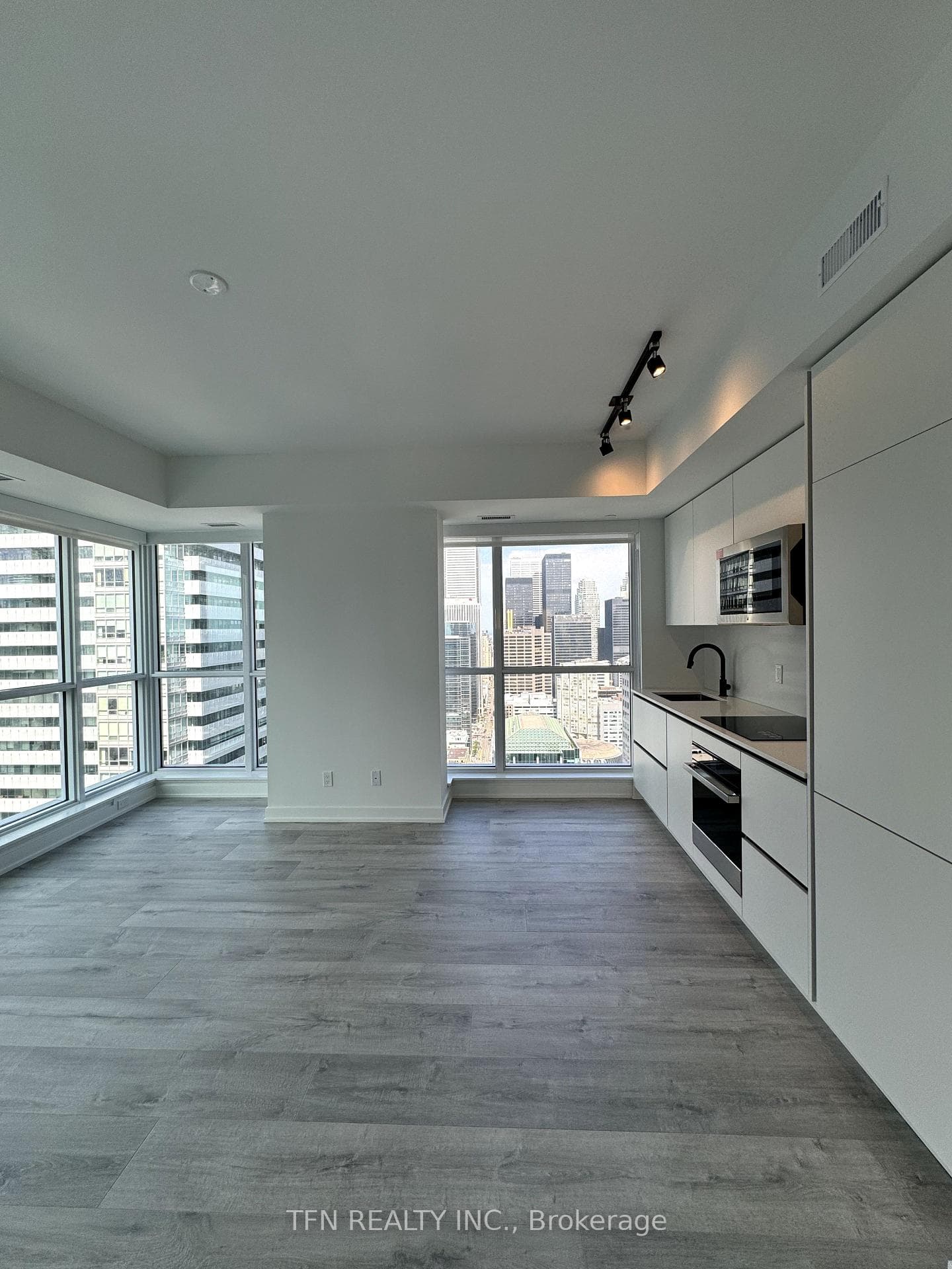 327 King Street Unit 3707 photo 12