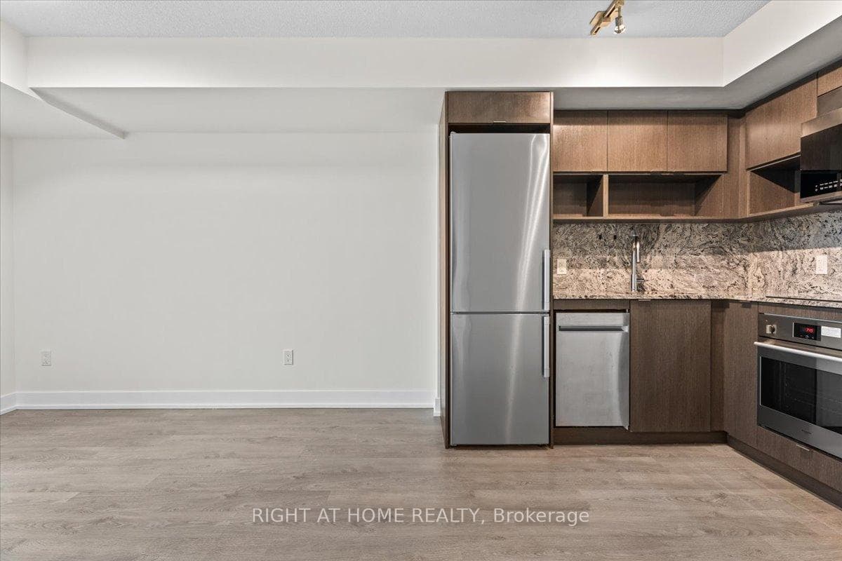 9 Mabelle Avenue Unit 521 photo 13