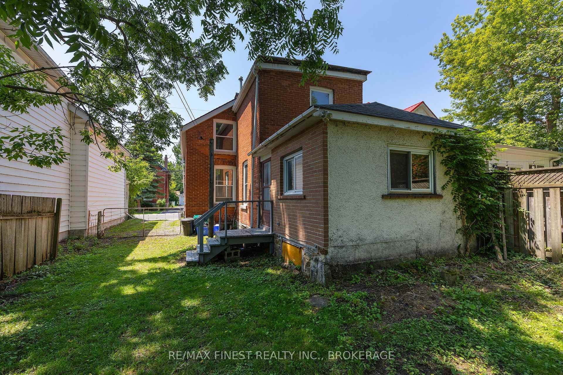 445 Albert Street photo 46
