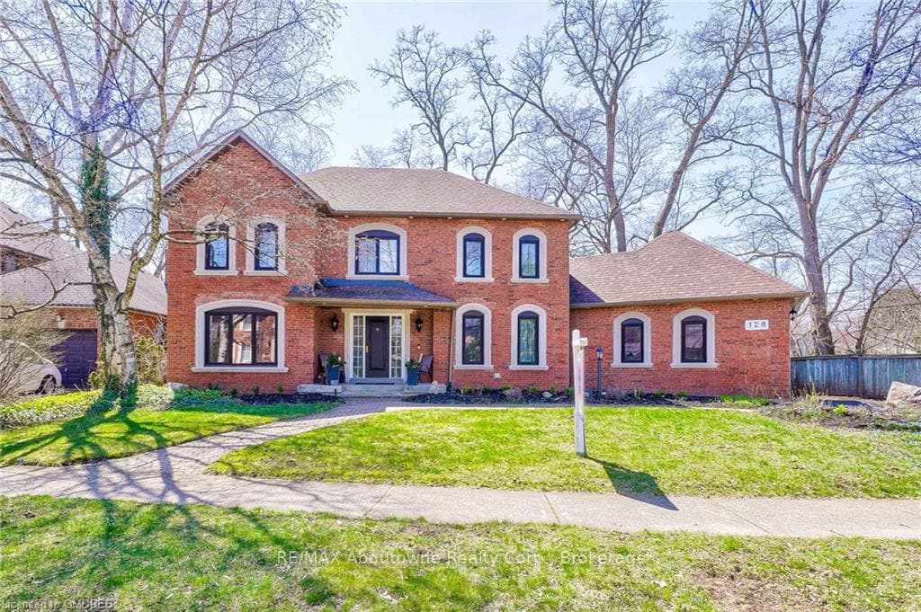 128 WHITTINGTON Place photo 1