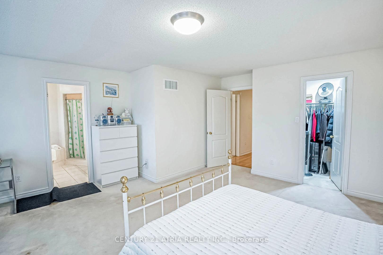 29 Sandham Crescent photo 13