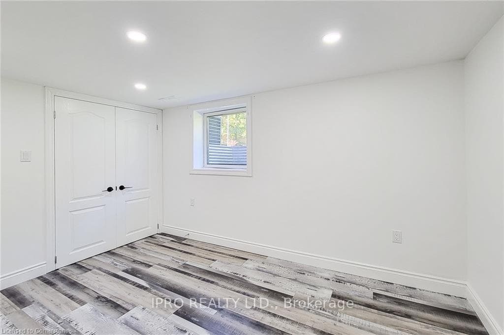 133 Corman Avenue photo 35