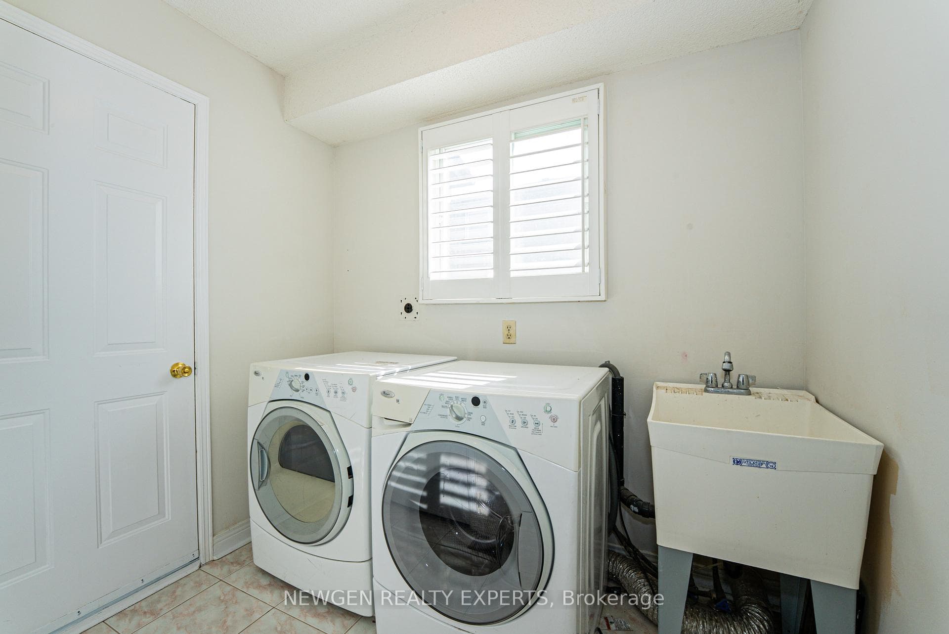 609 Yorkminster Crescent photo 17