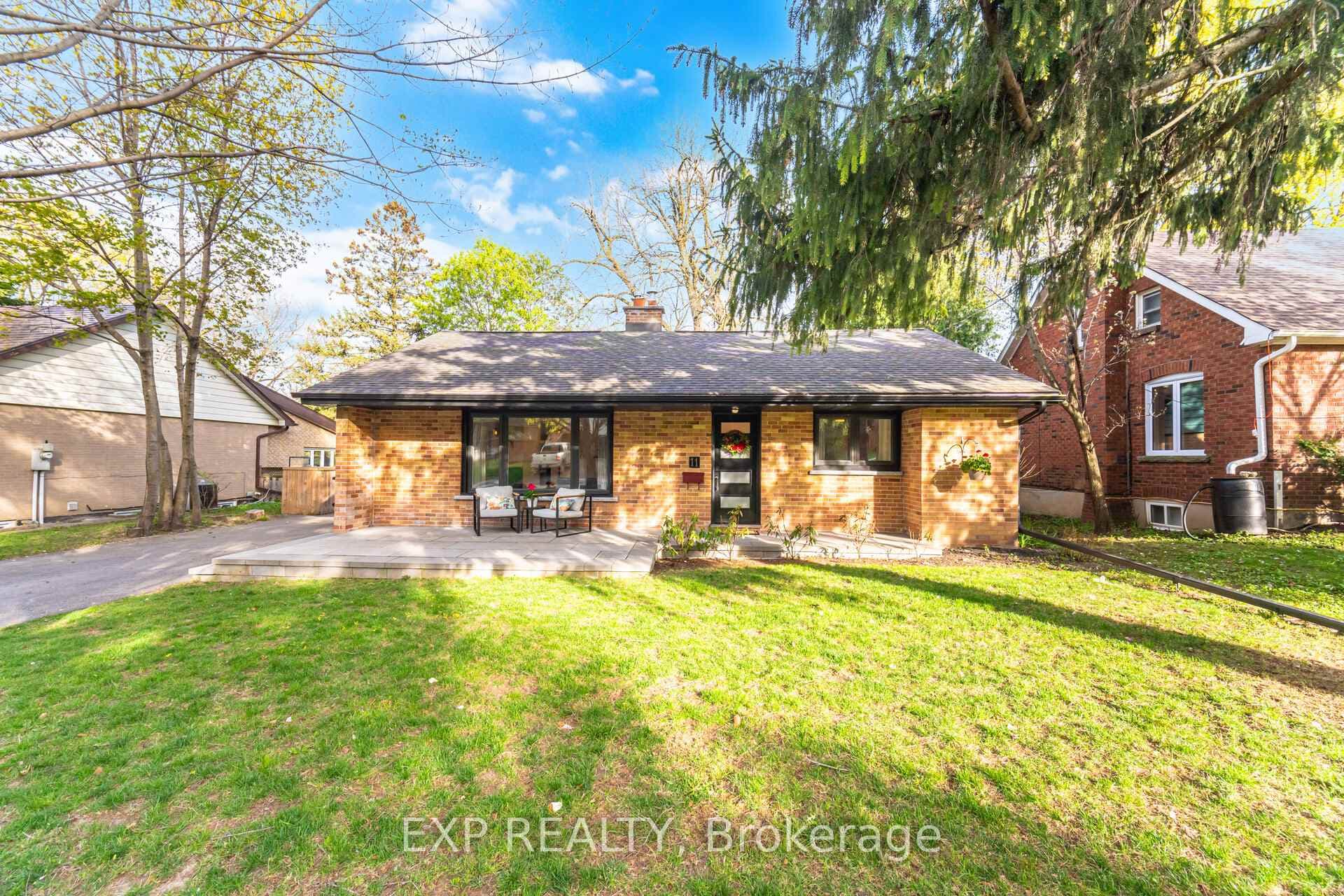 11 Armstrong Street photo 2