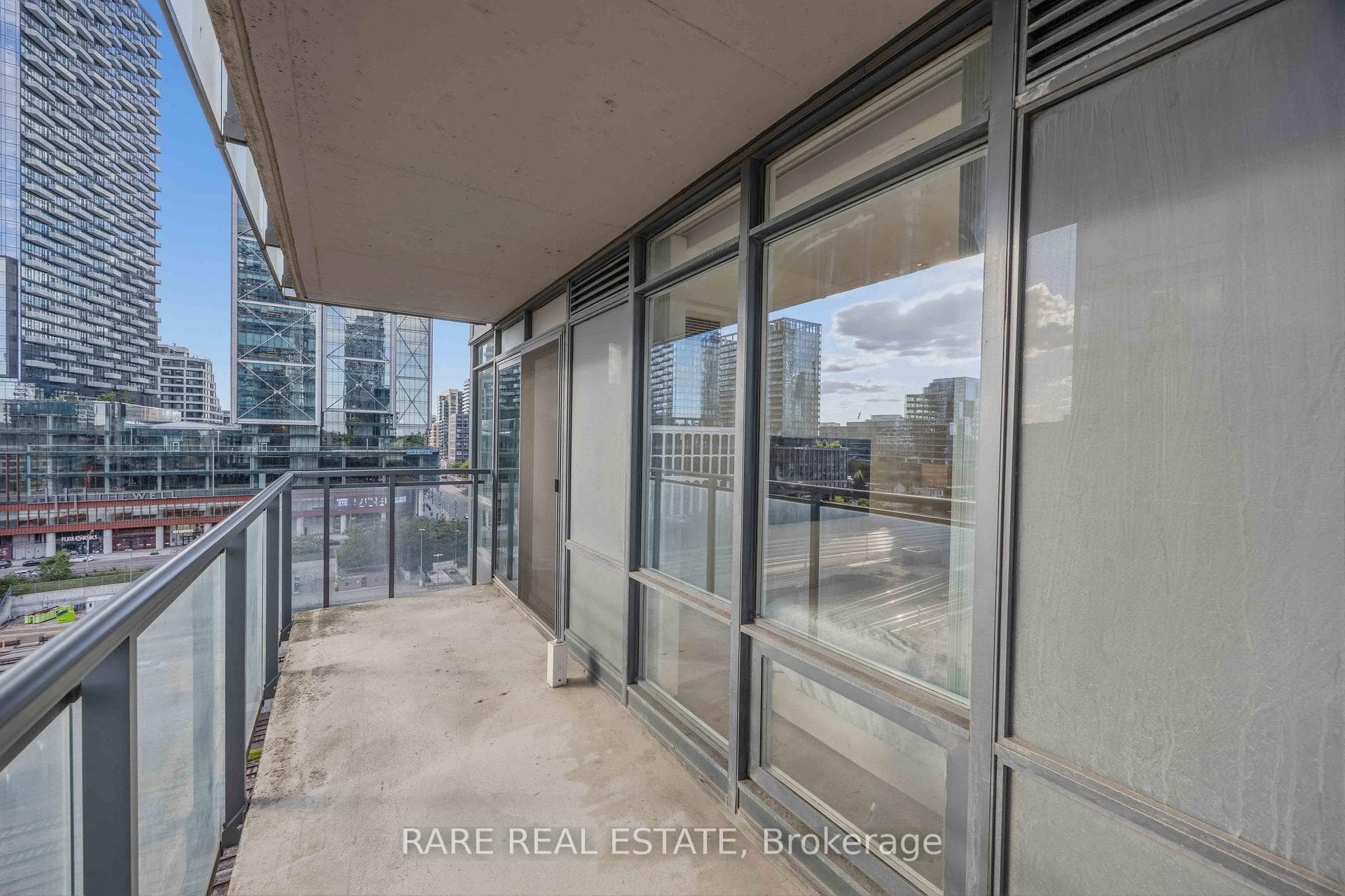 4K Spadina Avenue Unit 1002 photo 17