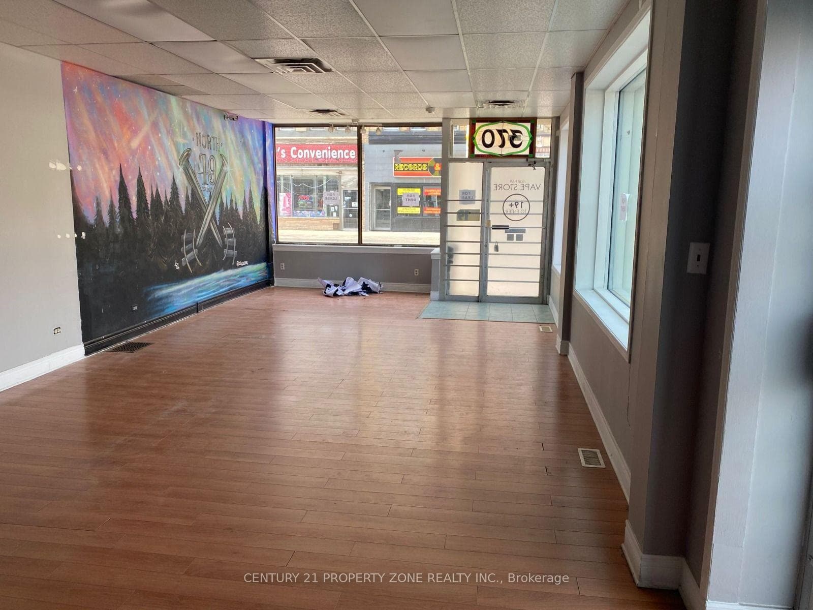 370 Talbot Street photo 13