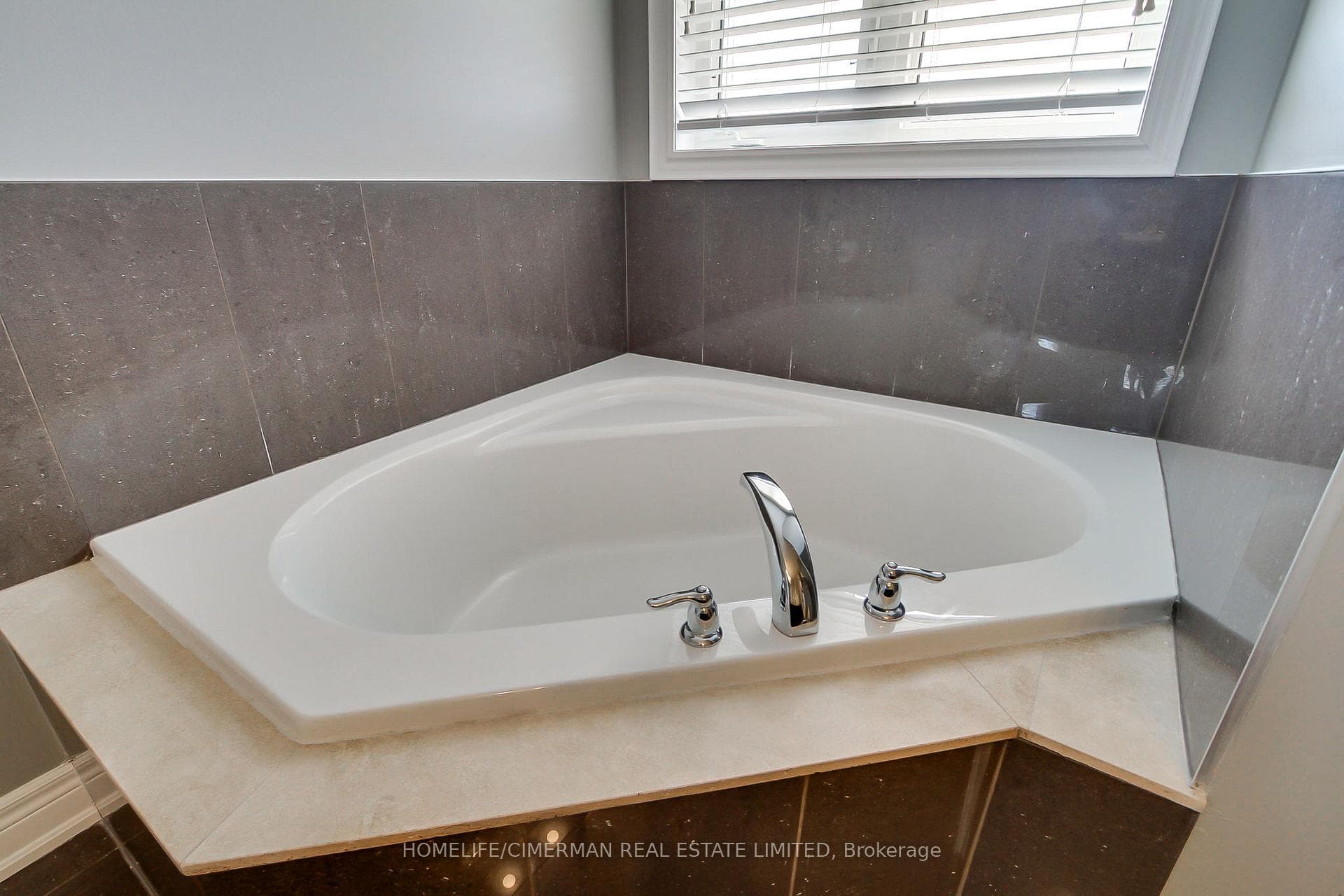 88 Chelsea Crescent photo 25