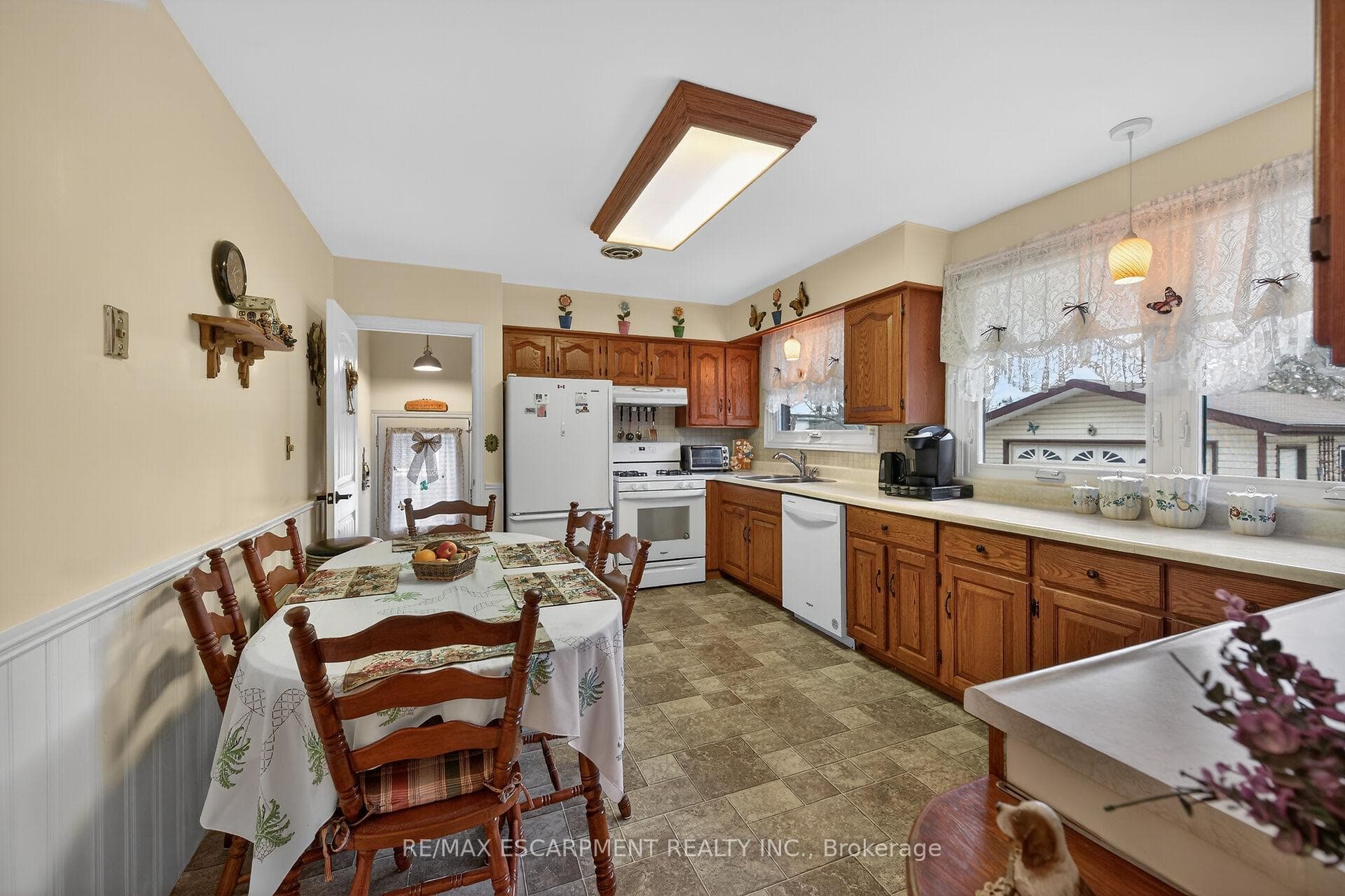 814 CEDAR Street photo 14