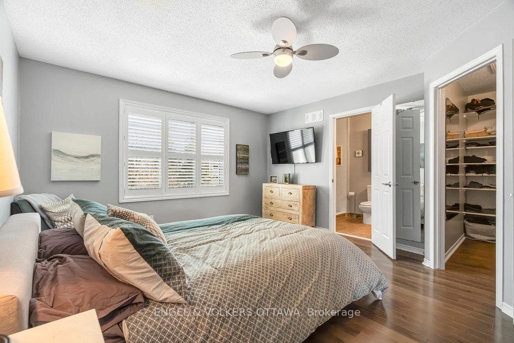 64 Folison Street photo 16