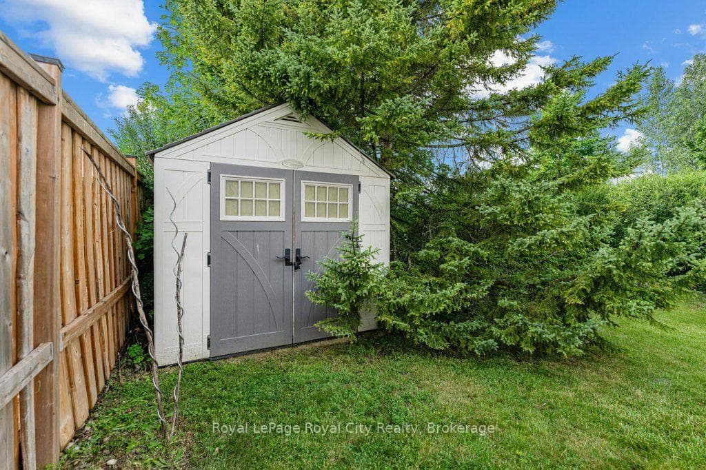18 Springdale Boulevard photo 44