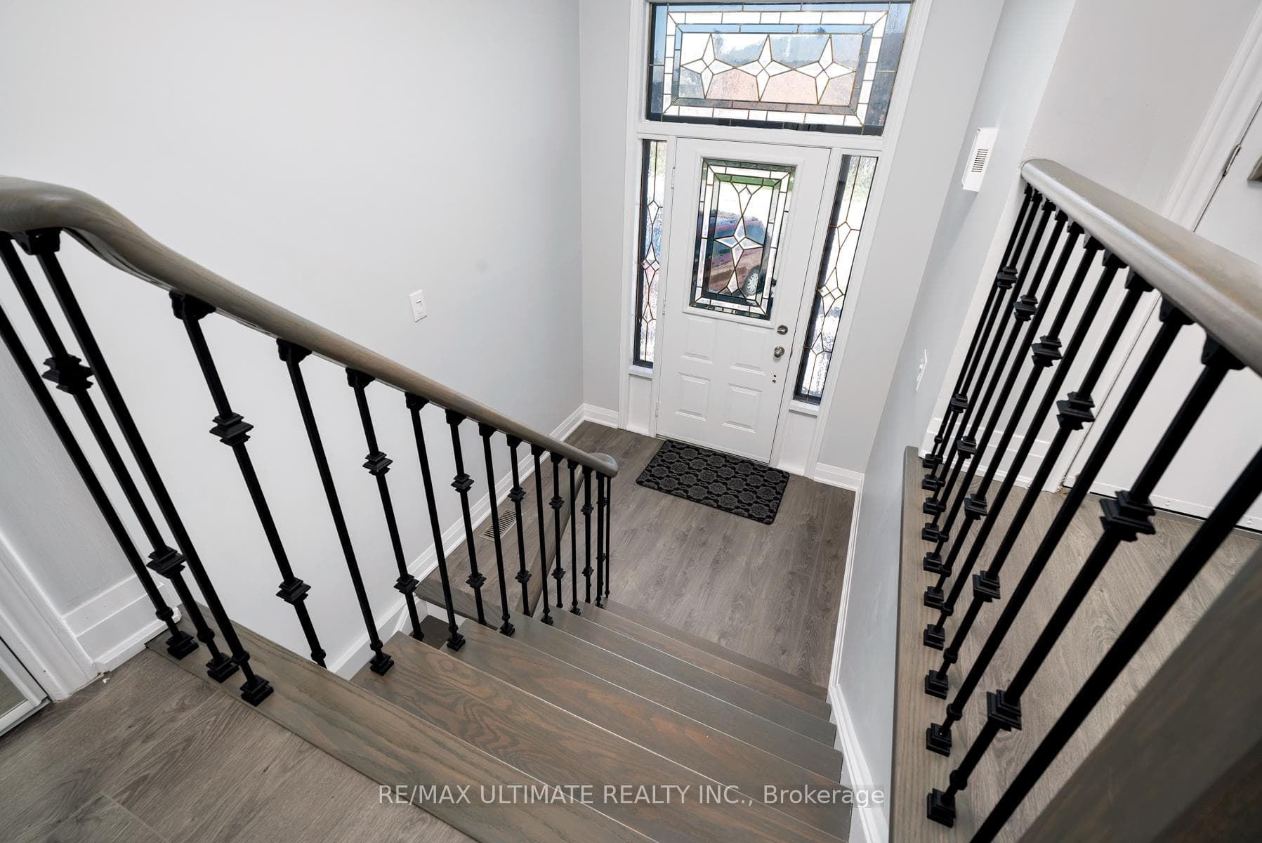 25 Twinberry Crescent Unit UPPER photo 3