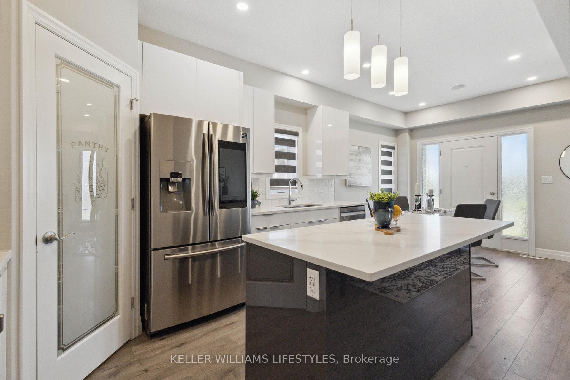 815 Sarnia Road photo 20