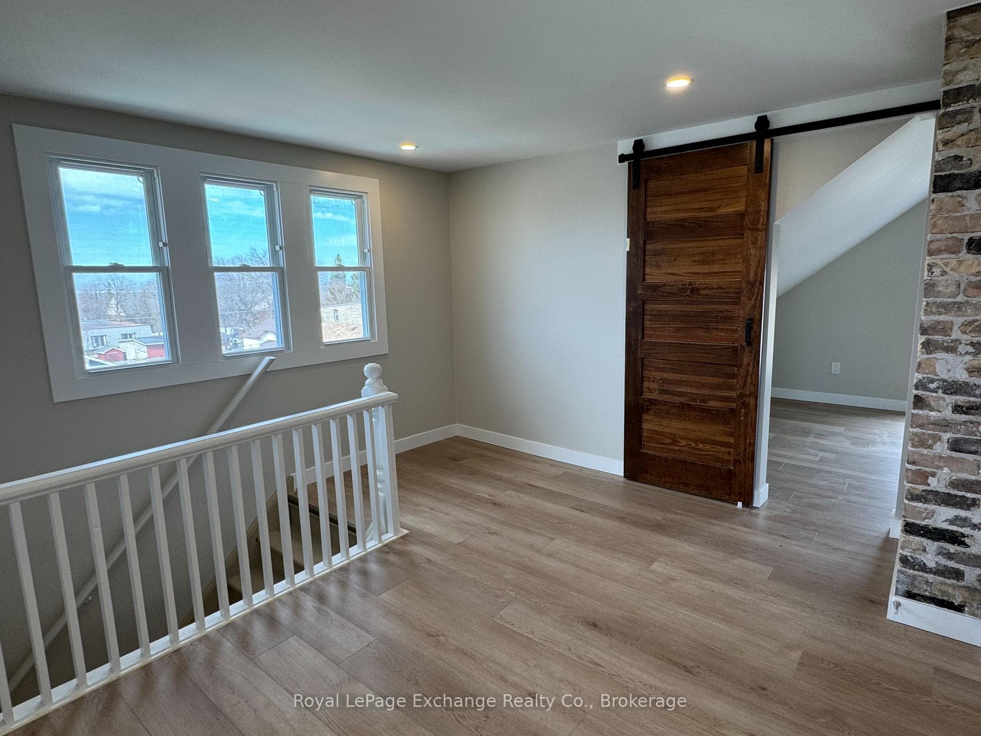 Upper landing with peekaboo lakeview