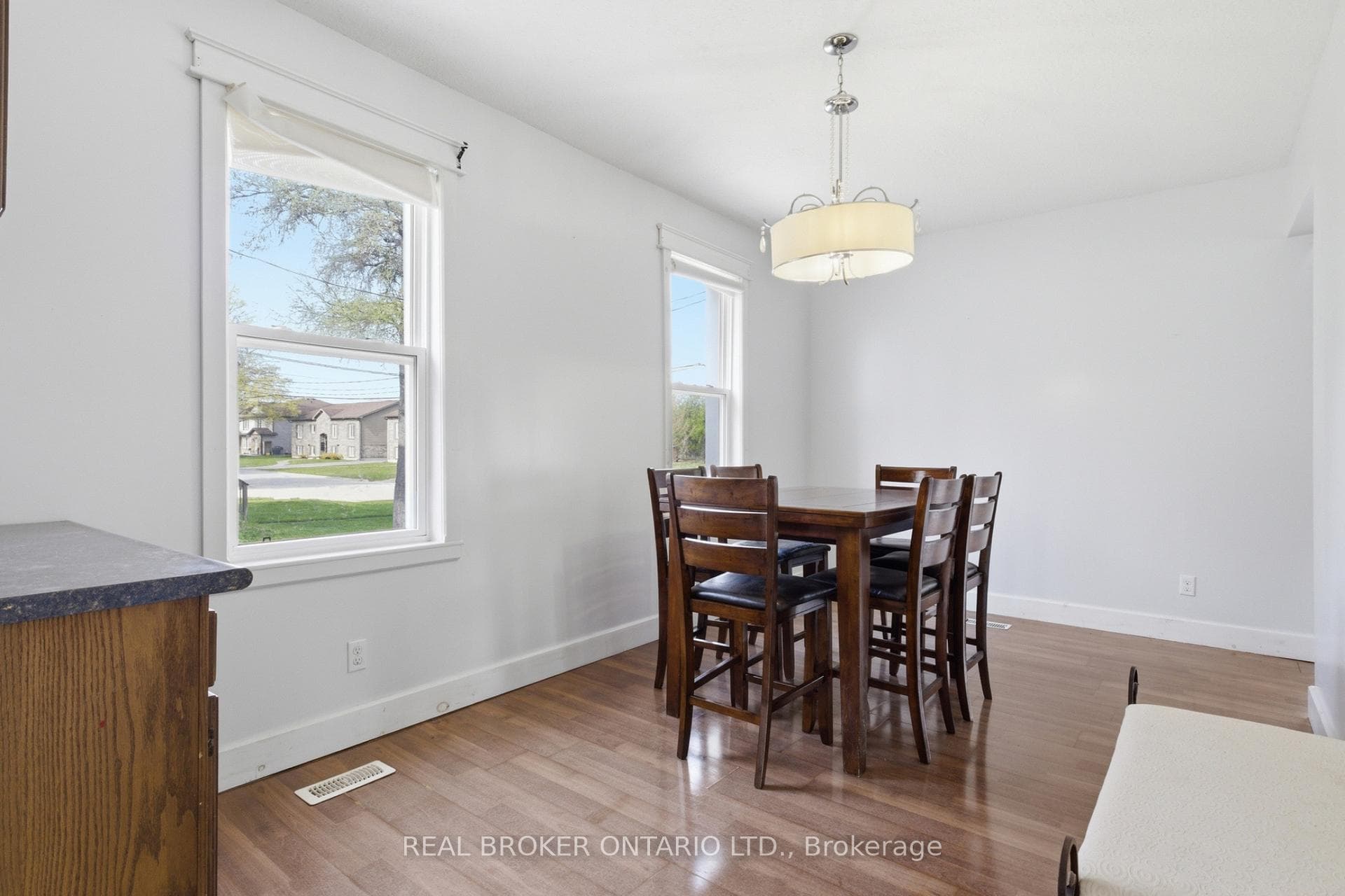 368 Wellington Avenue photo 13