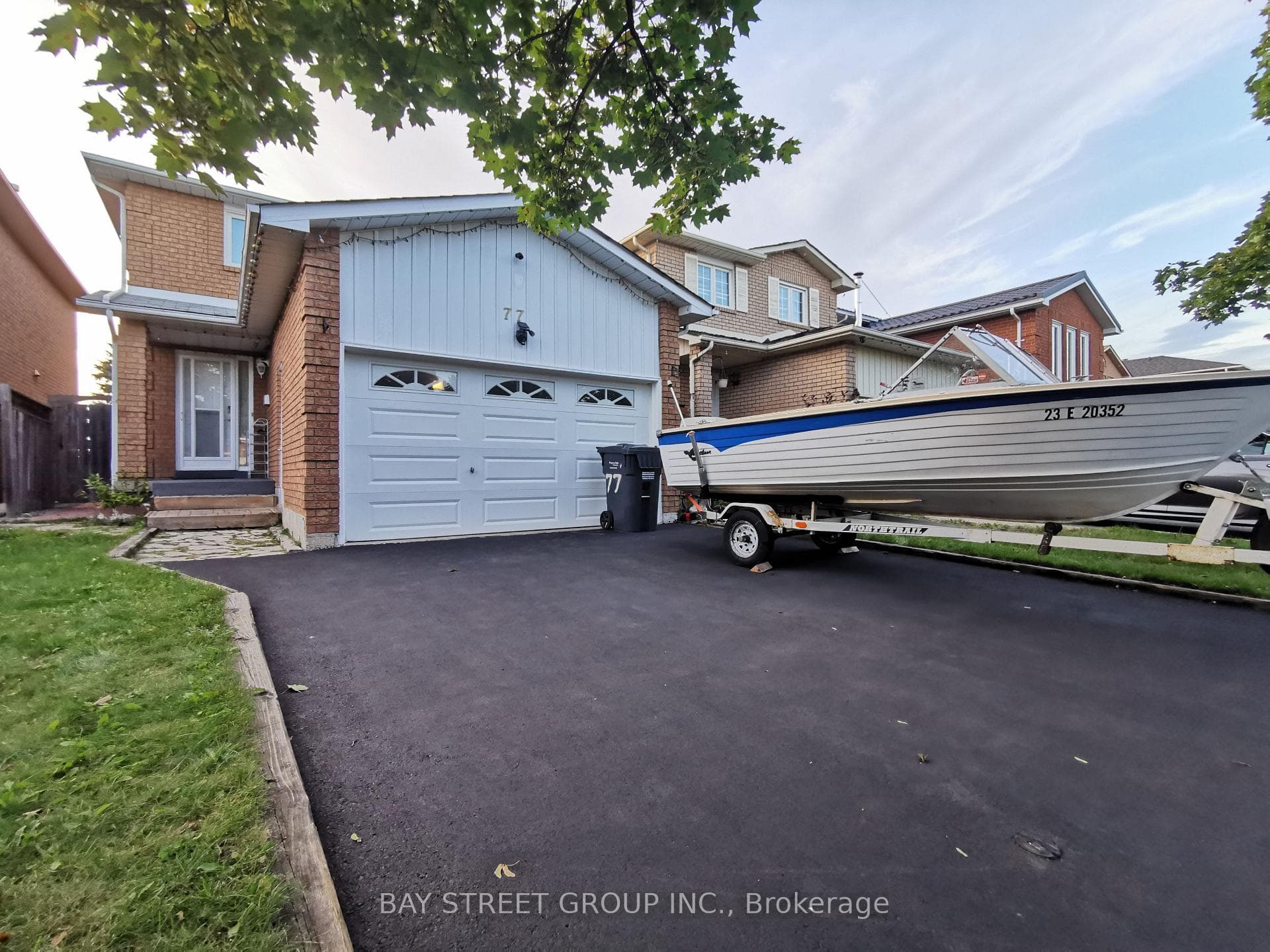 77 Toba Crescent photo 3