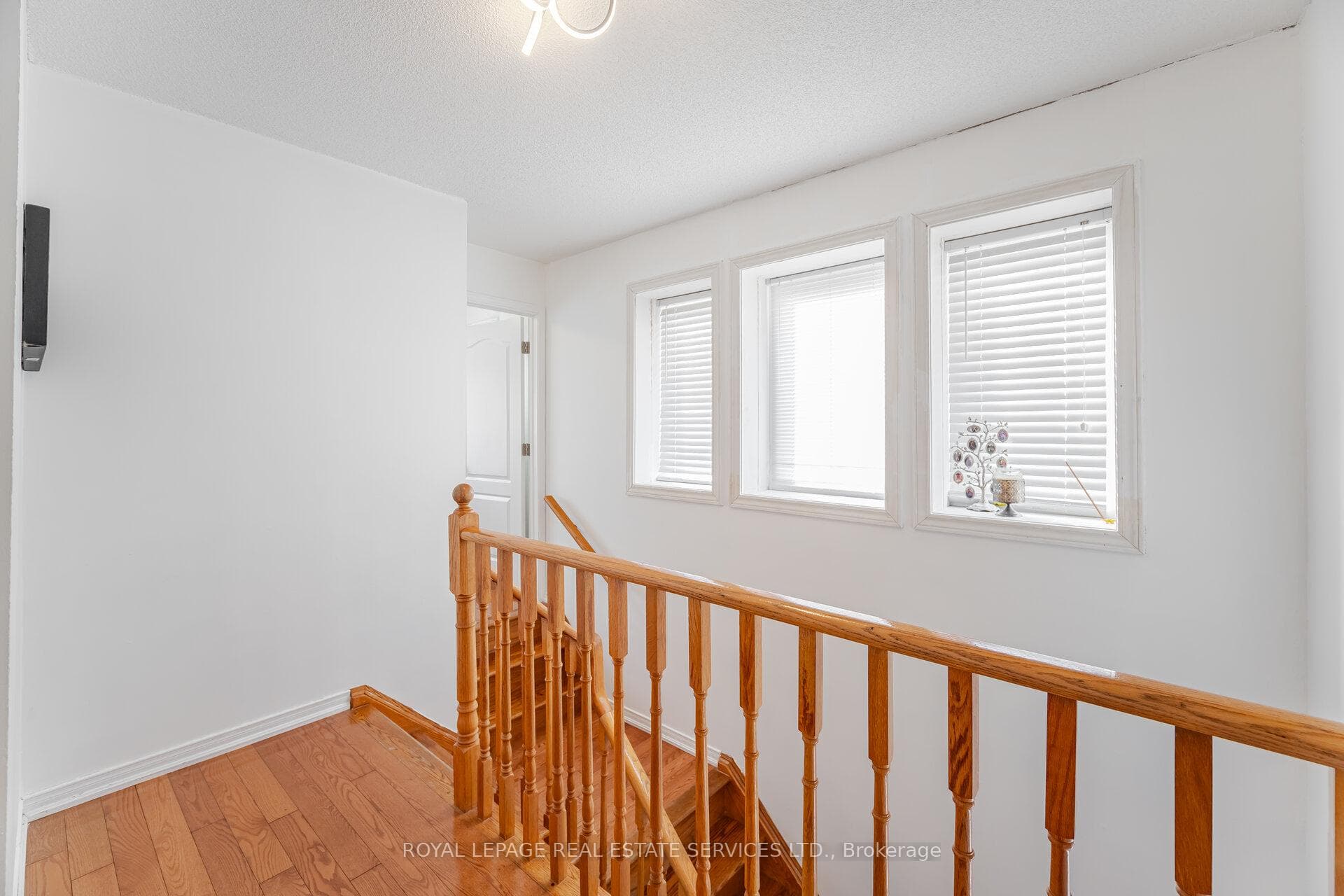 833 Scollard Court Unit 30 photo 16
