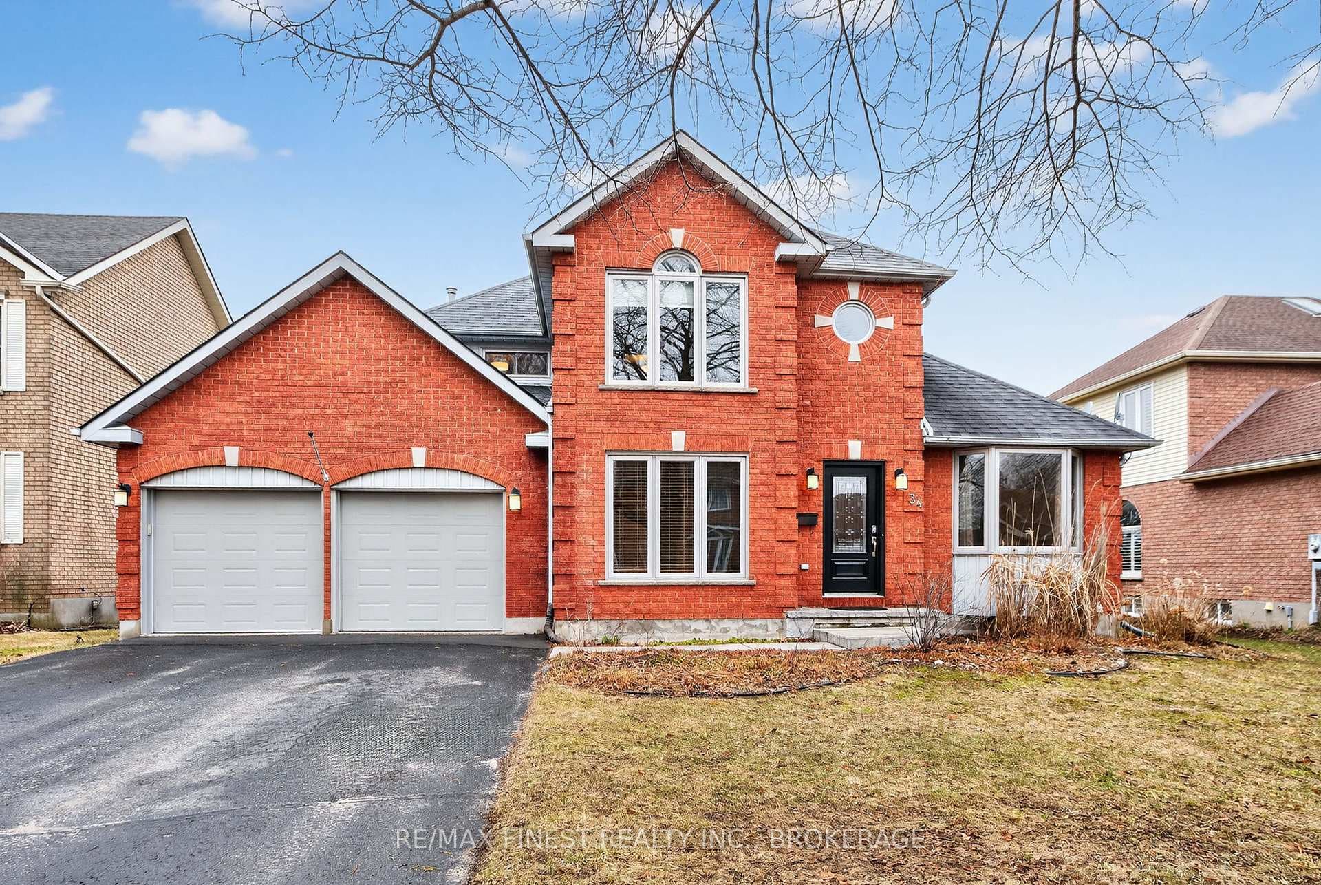 34 LORADEAN Crescent photo 1
