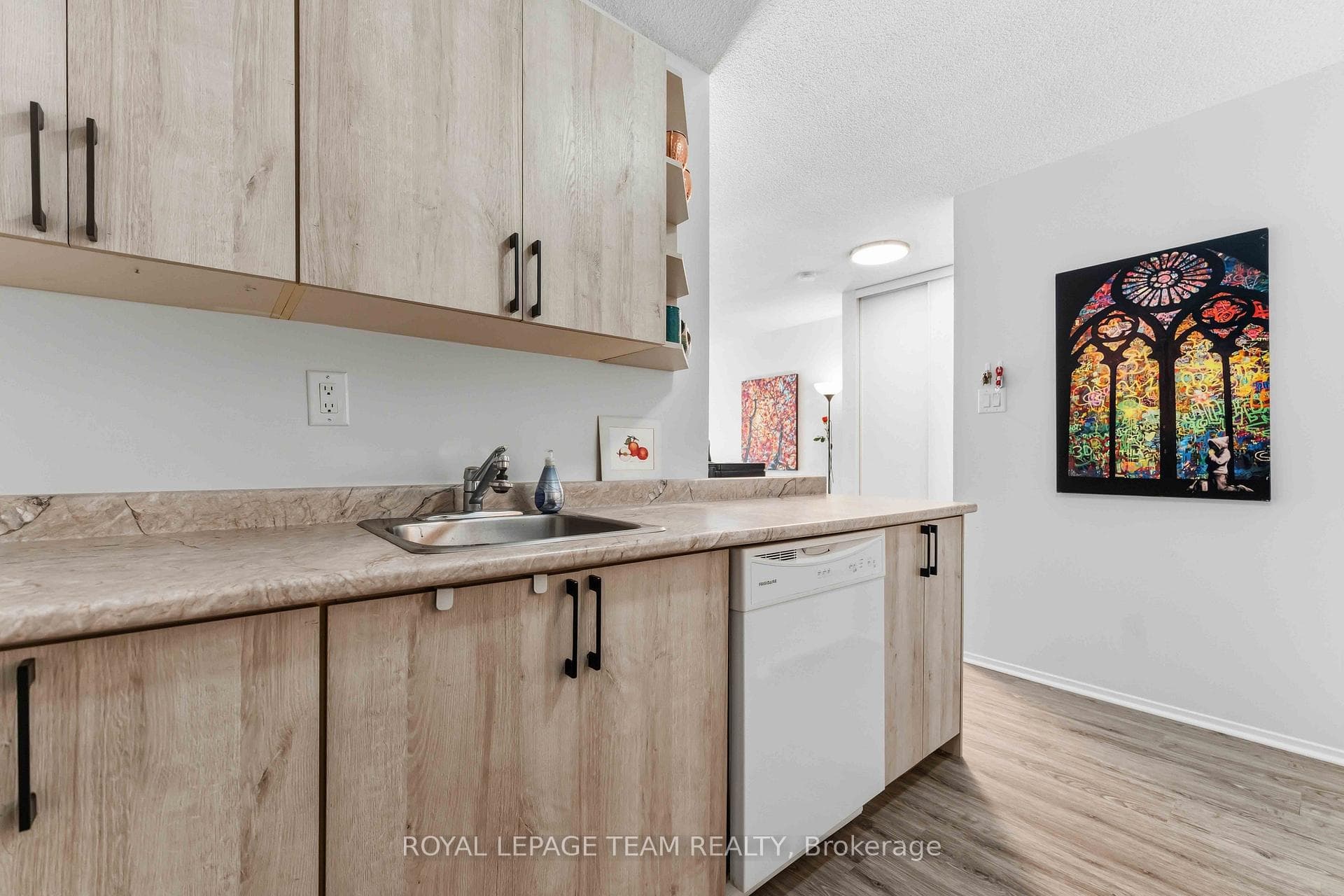 110 Forward Avenue Unit 203 photo 11