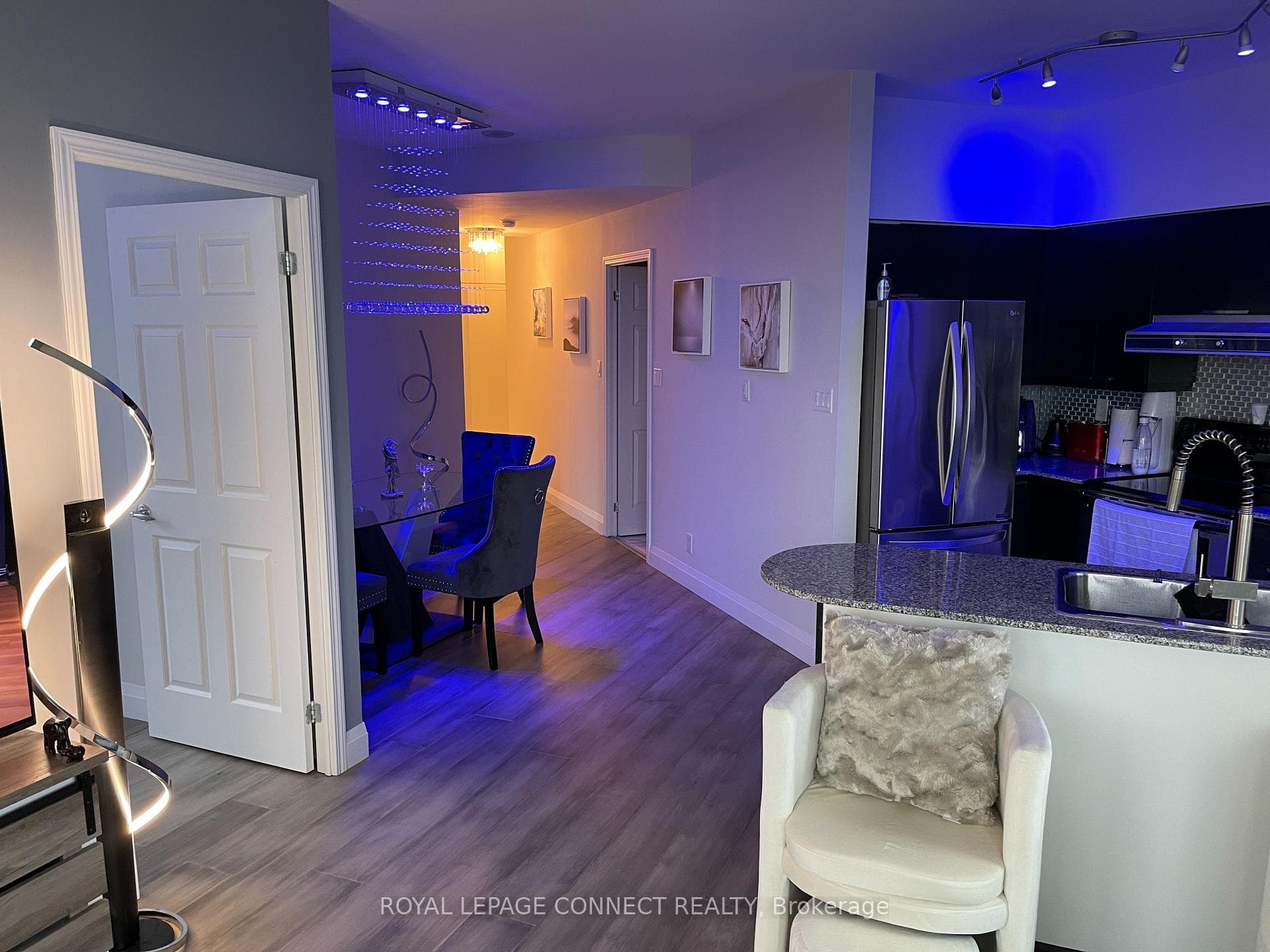 228 Queens Quay Unit 1811 photo 9