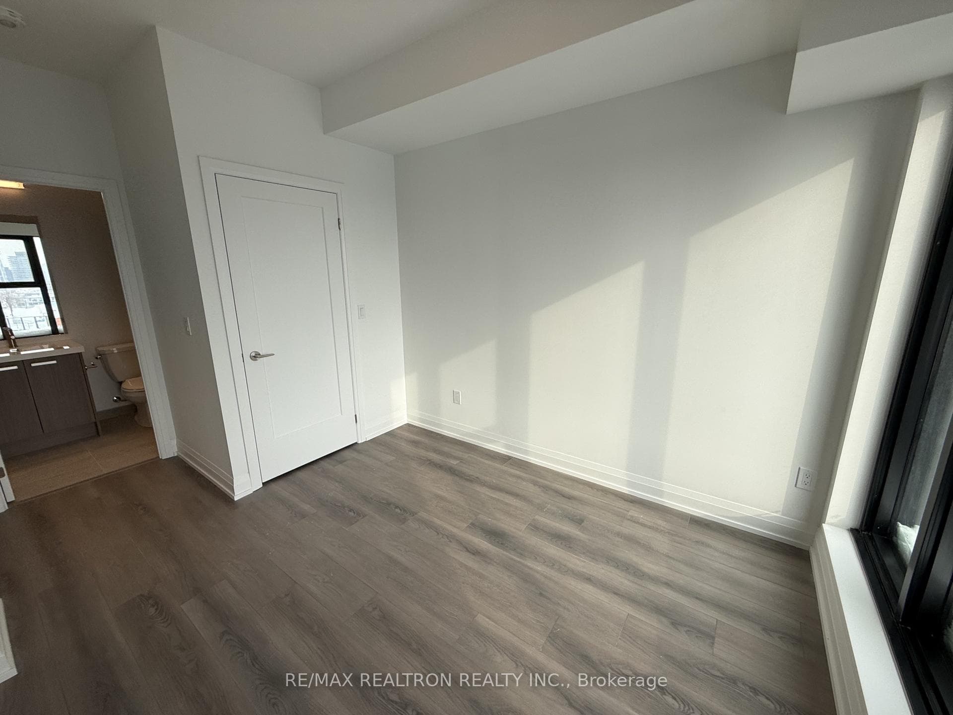 20 Soudan Avenue Unit 1607 photo 11