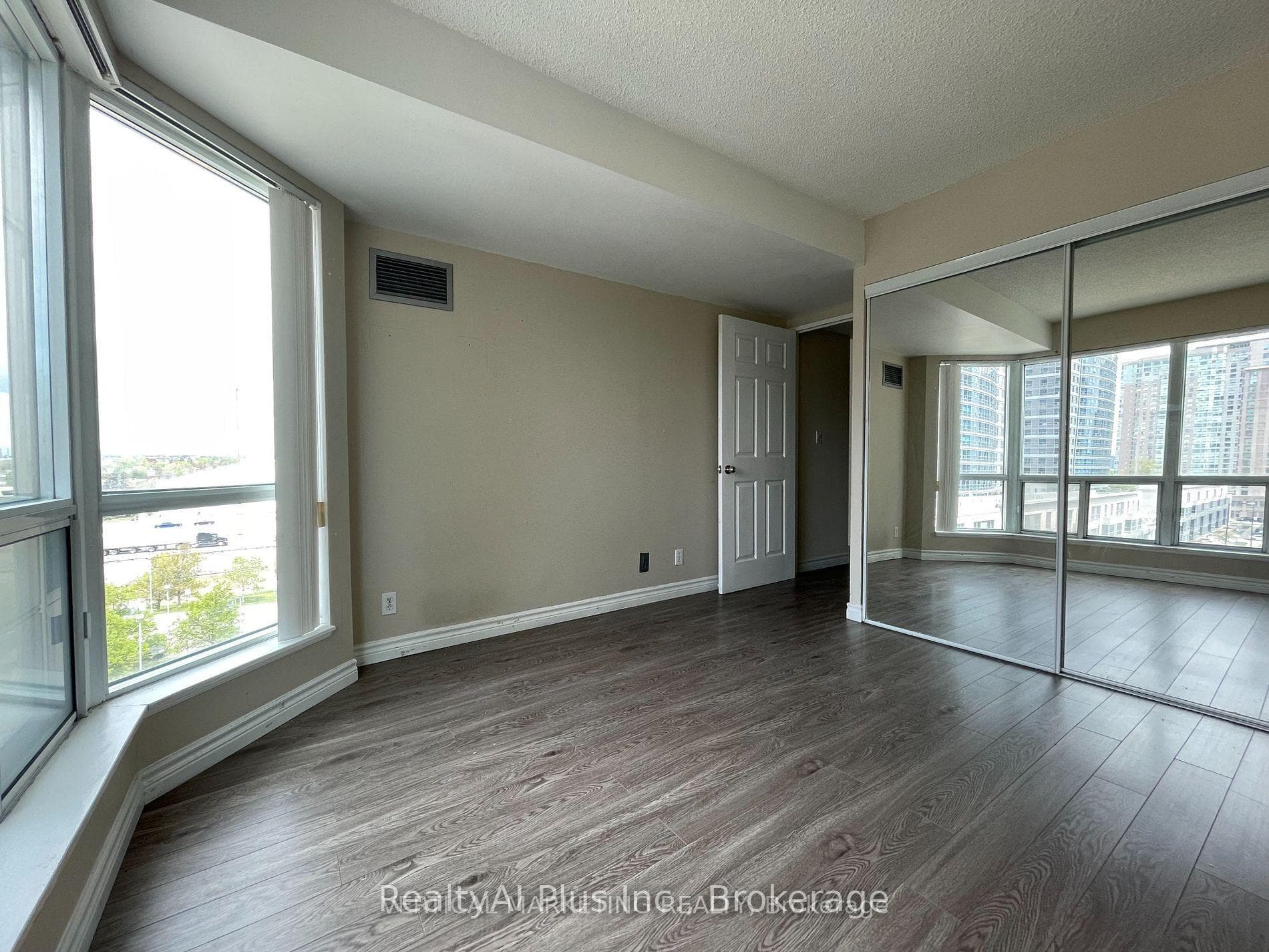11 Lee Centre Drive Unit 701 photo 10
