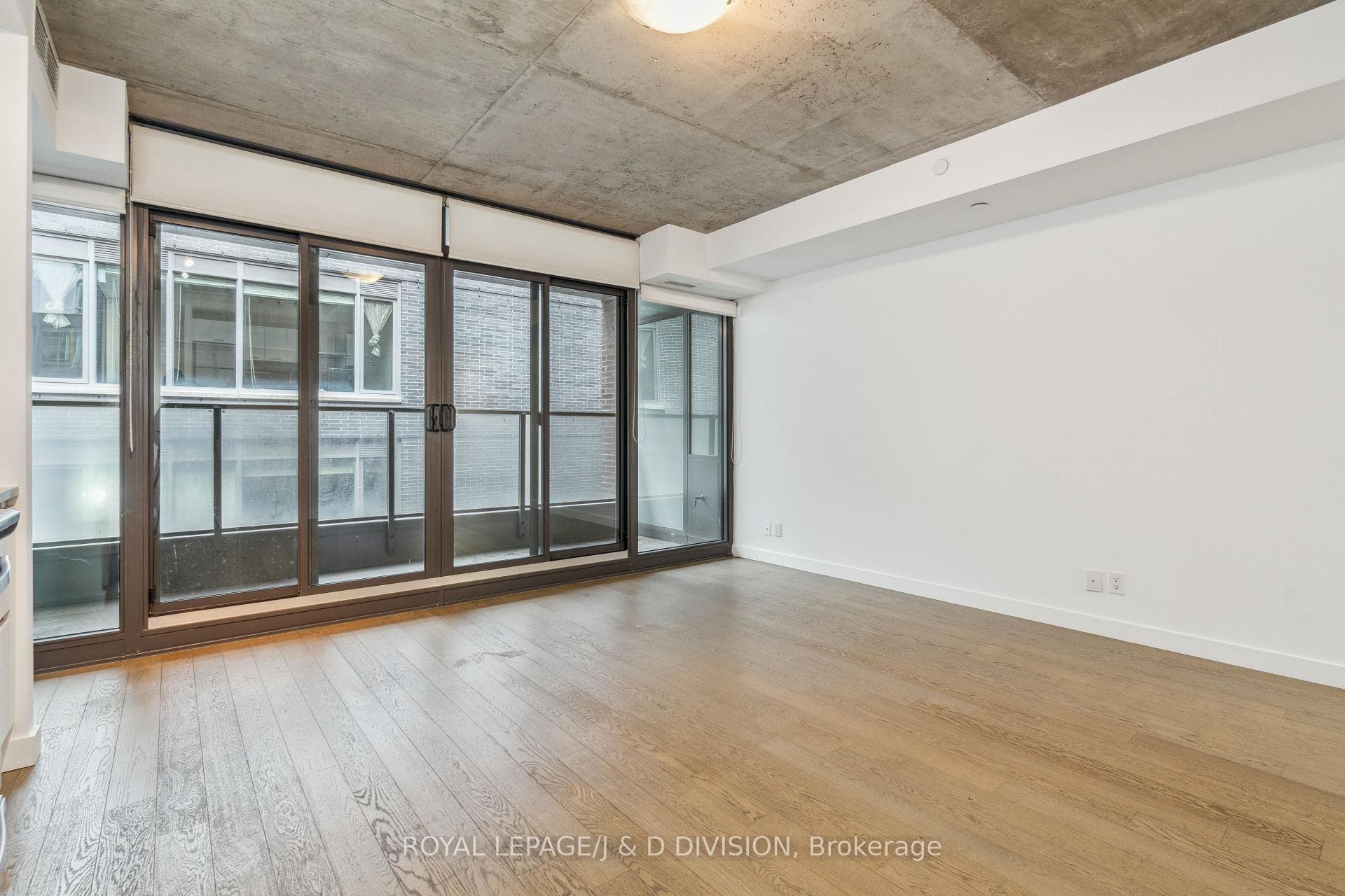 111 Bathurst Street Unit 423 photo 12