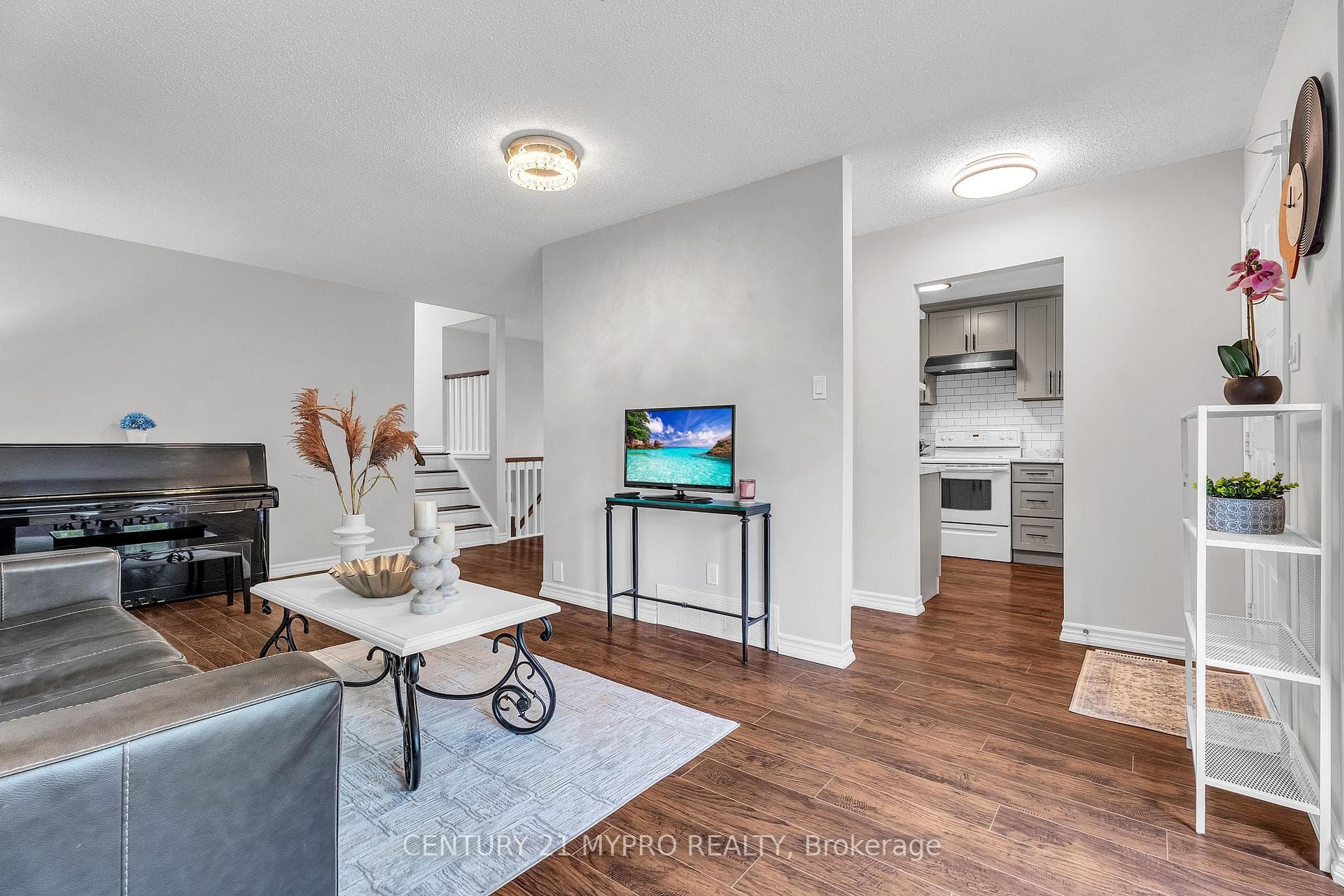 122 Olympic Crescent photo 6