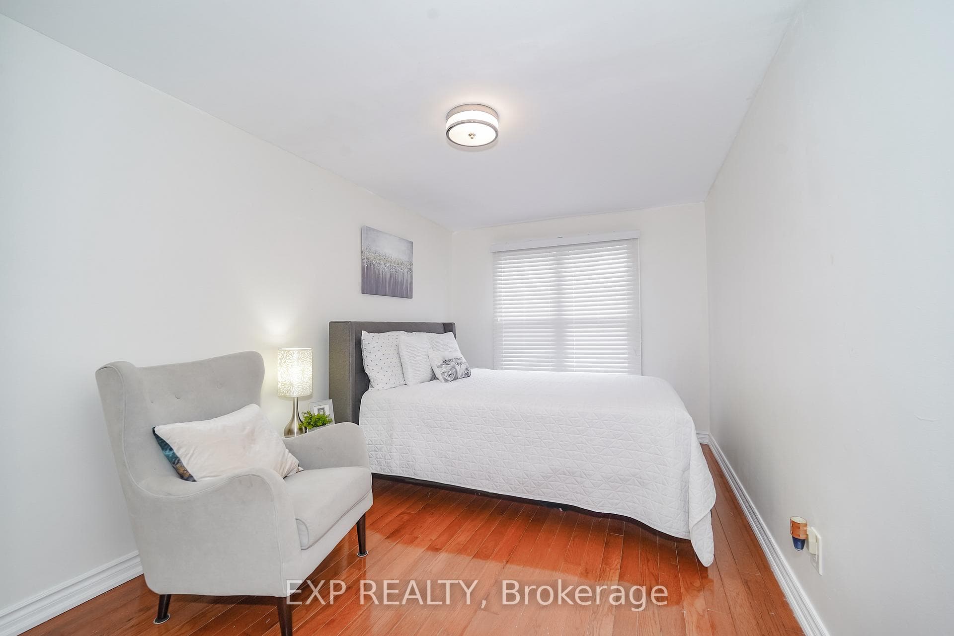 246 Mary Street photo 17