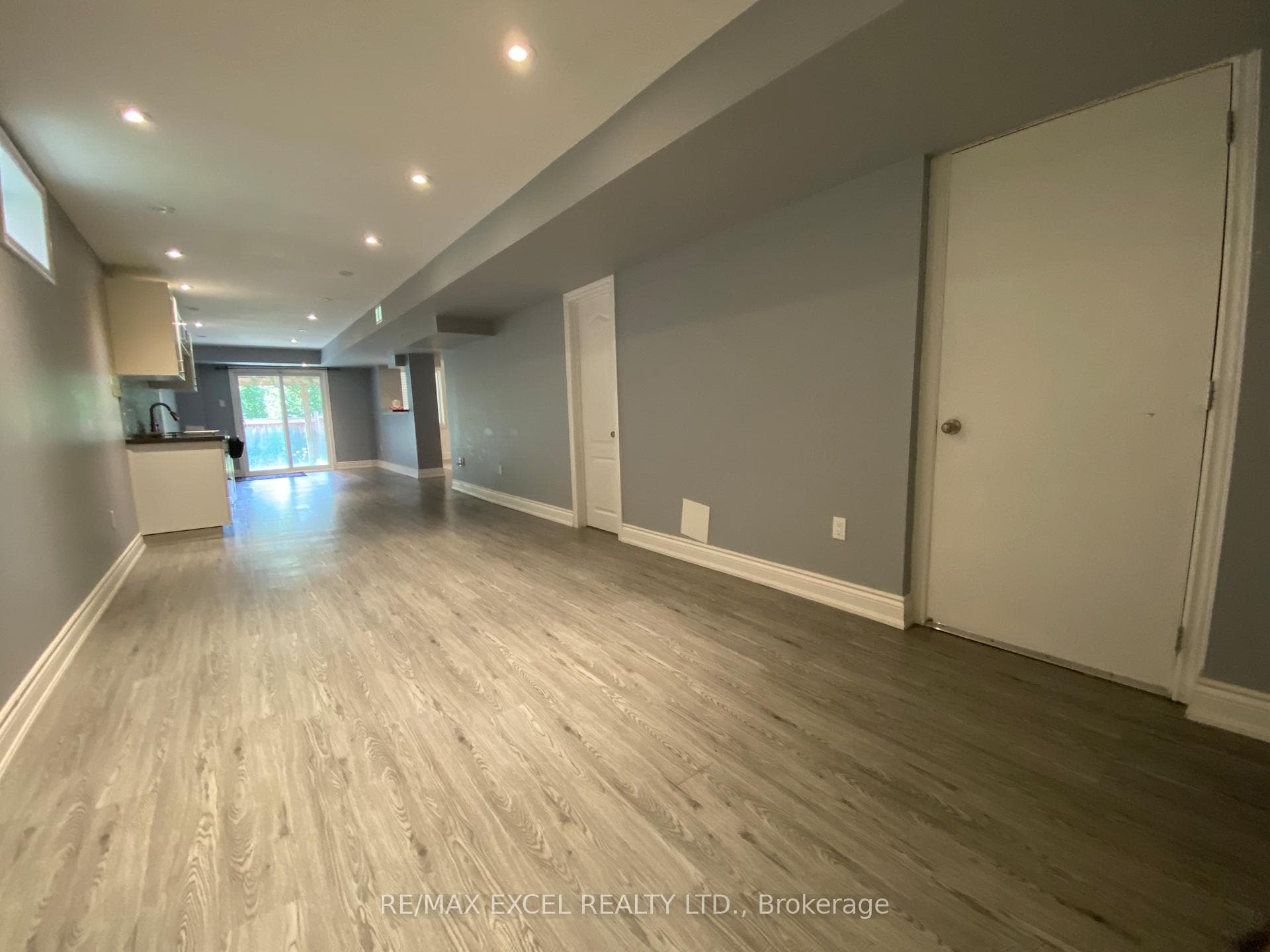 236 Roadhouse Boulevard photo 26