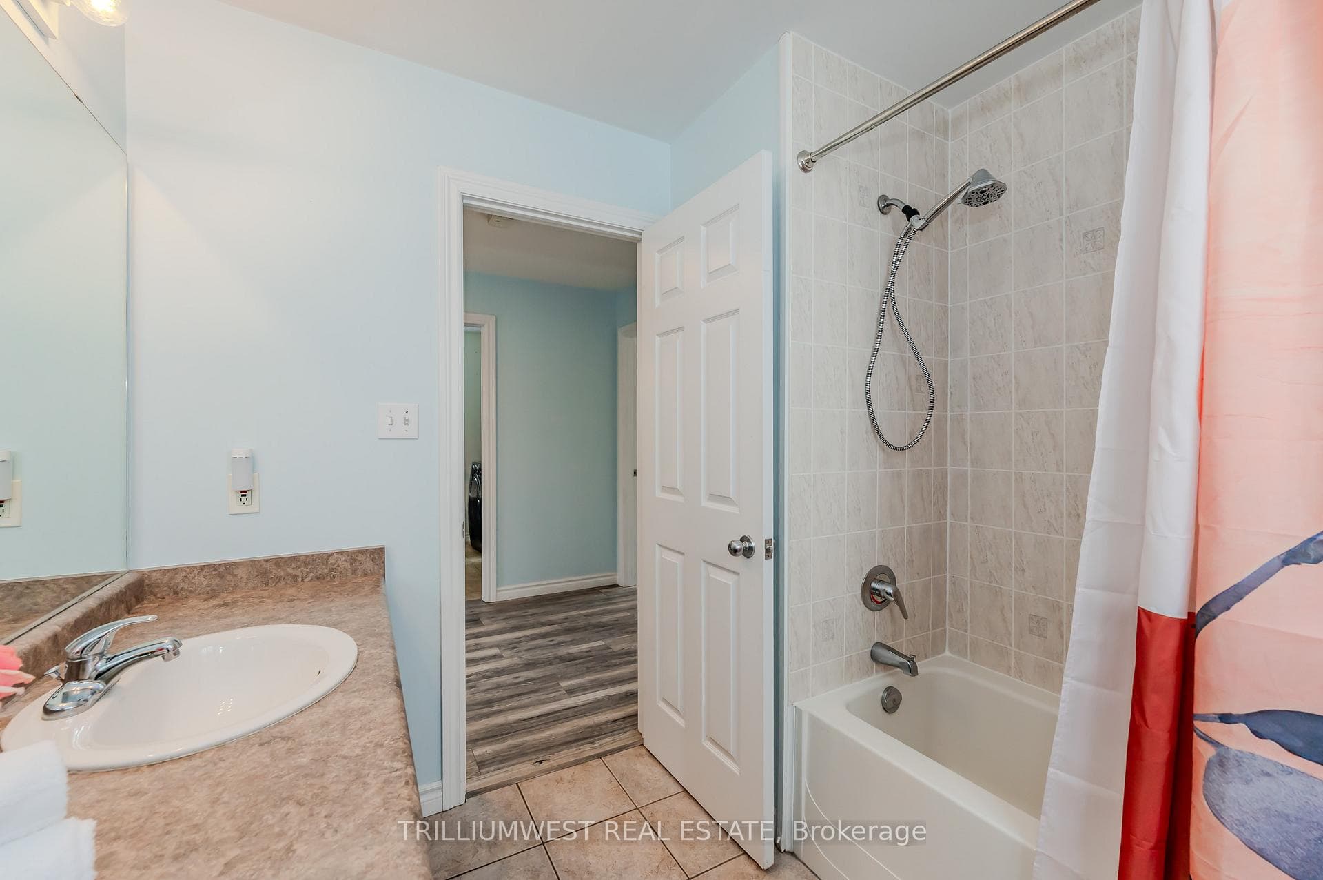 365 Sauve Crescent photo 28