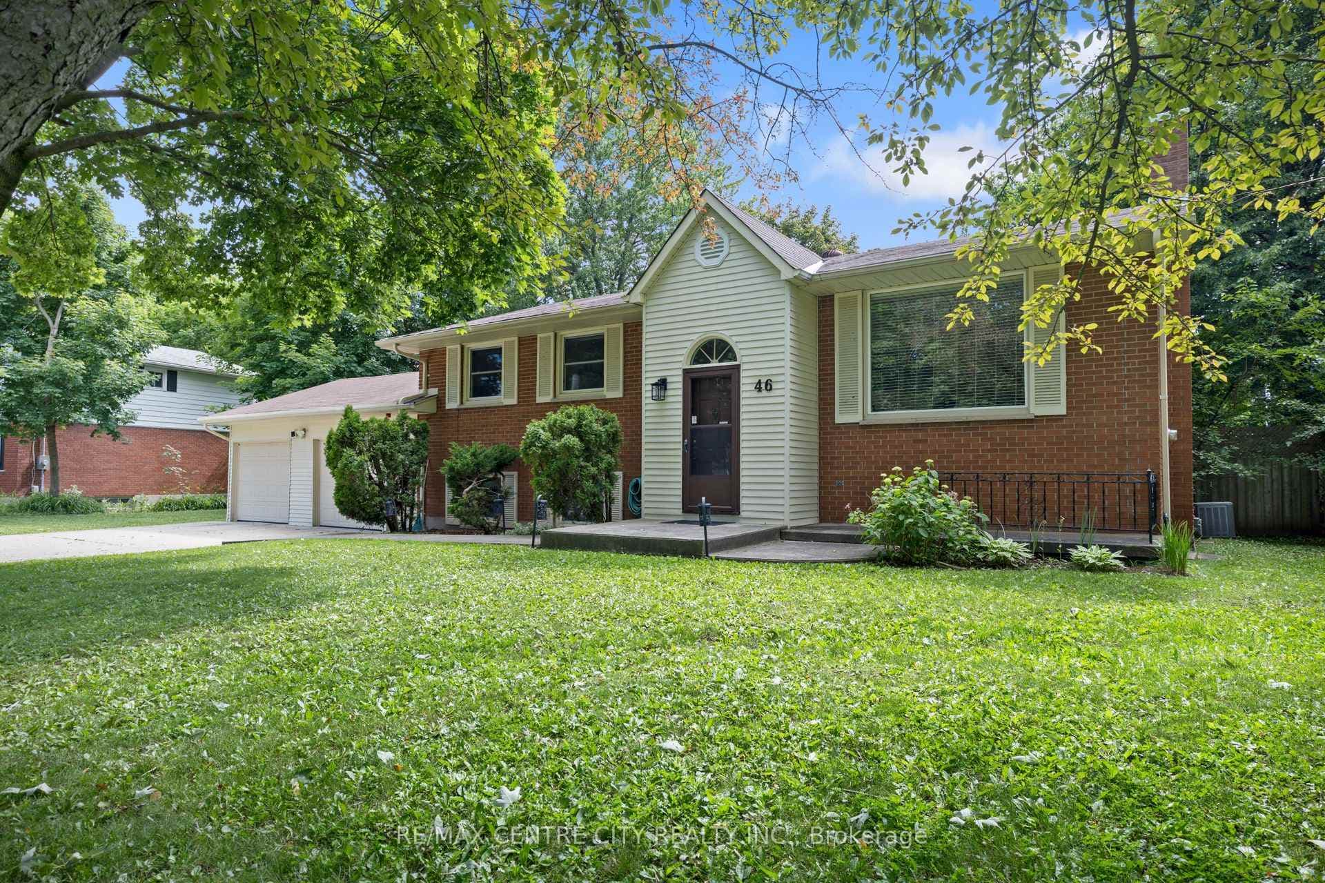 46 Brentwood Crescent photo 3