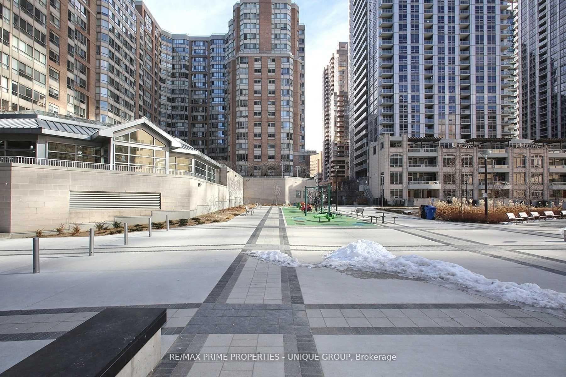 386 Yonge Street Unit 1707 photo 17