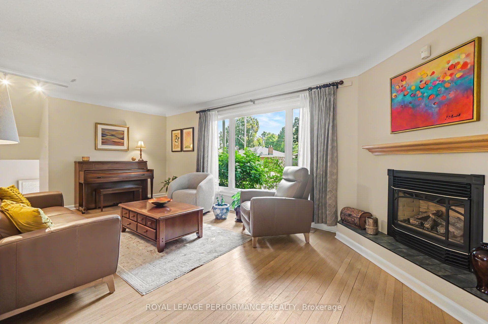 1208 Cline Crescent photo 4