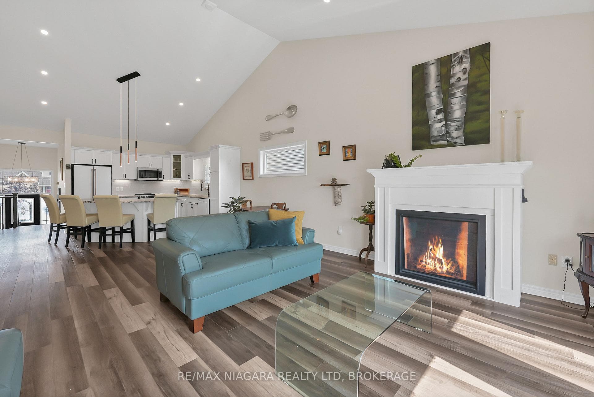 8738 Upper Canada Drive photo 13