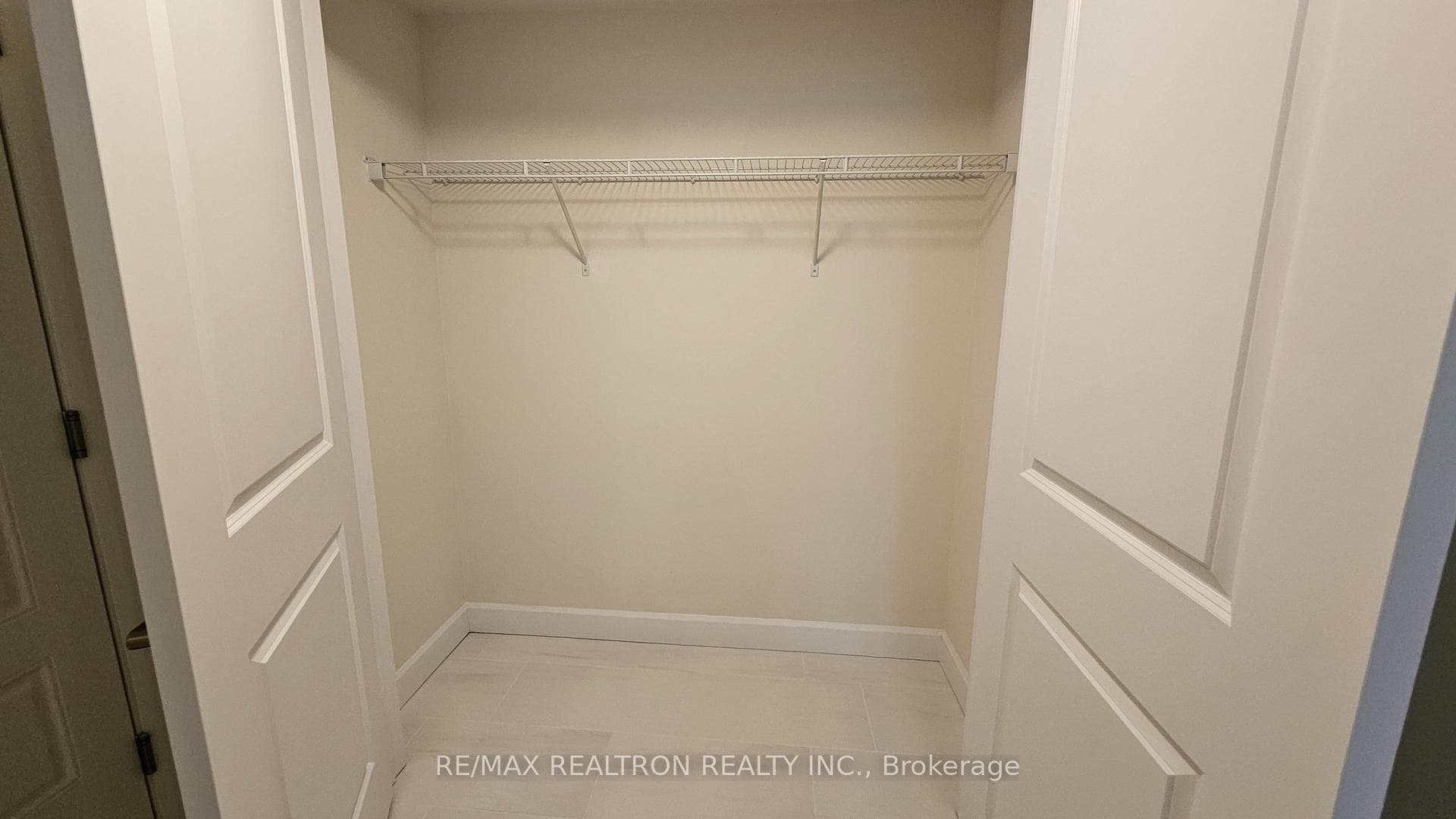 668 Lemay Grove photo 18