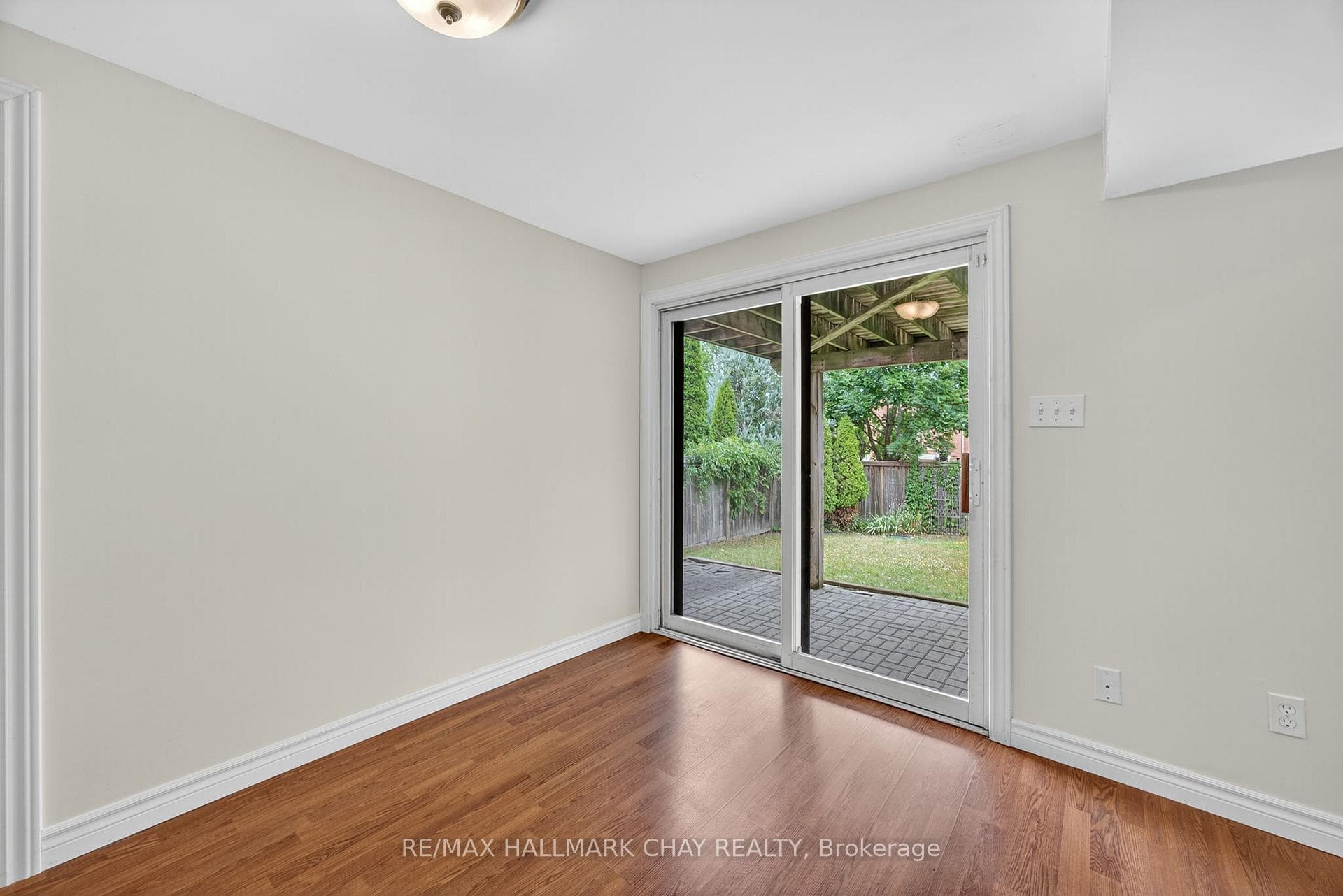 12 Prince Of Wales Drive photo 25