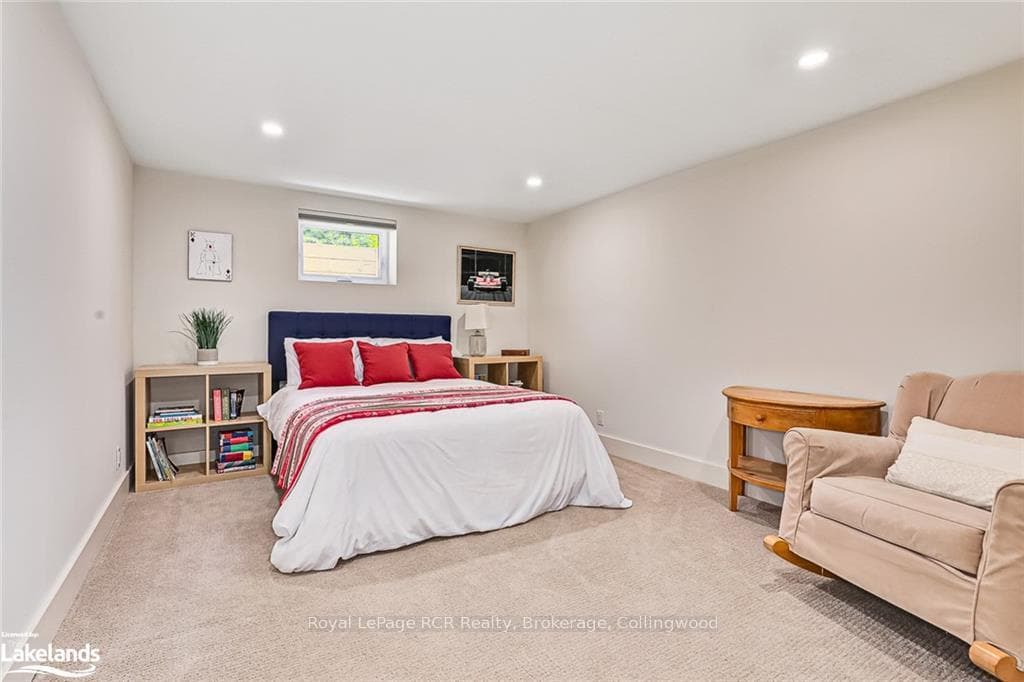 116 LAKESHORE Road photo 28
