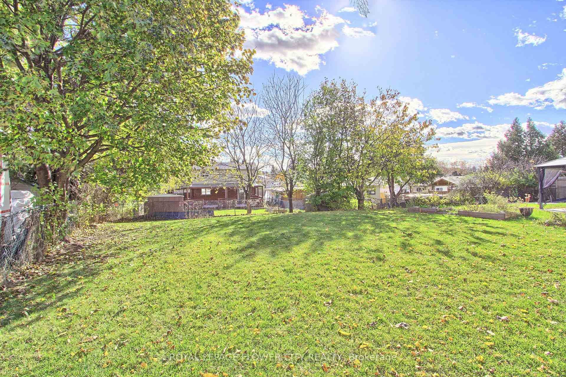 21 Brisbourne Grove photo 34