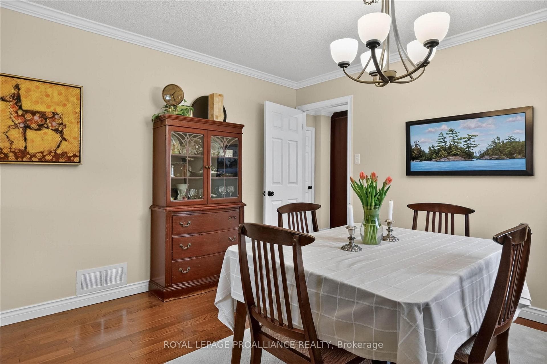 1426 Glenforest Crescent photo 9