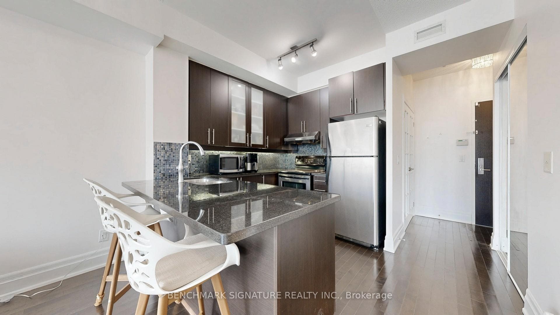 39 Upper Duke Crescent Unit 318 photo 17