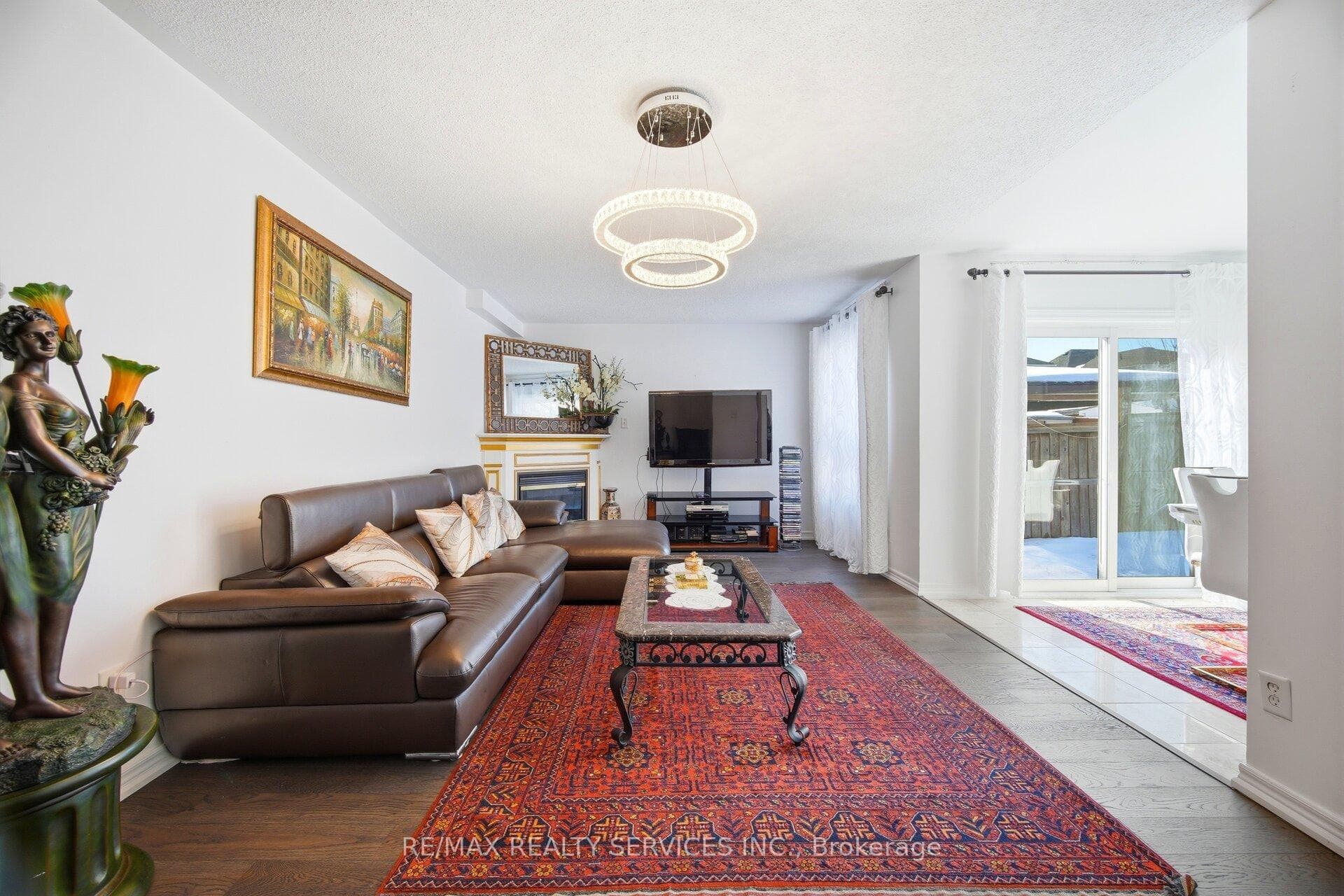 28 GOLD PARK Place photo 7