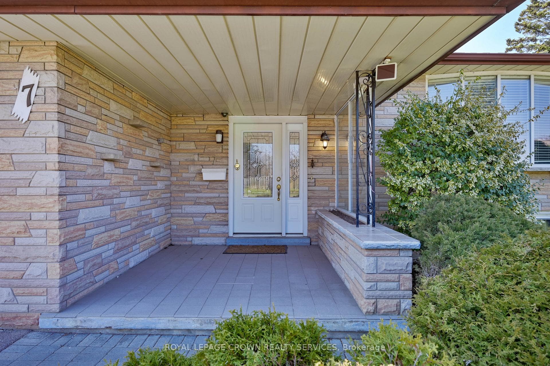 7 Lichty Crescent photo 5