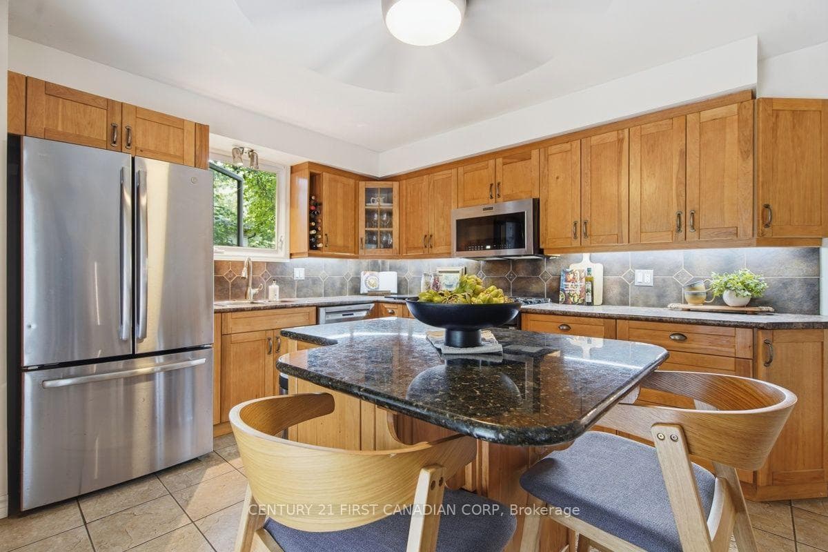 46 Ski Valley Crescent photo 9