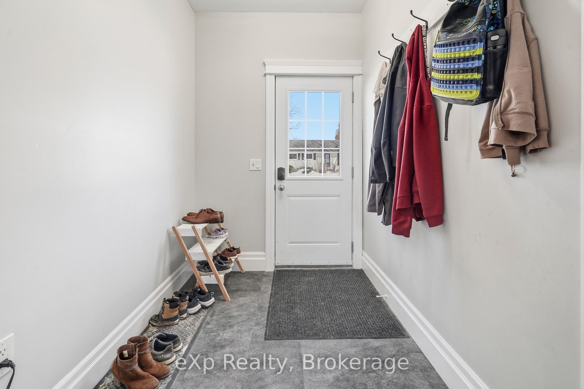 93 Elma Centre Street photo 32