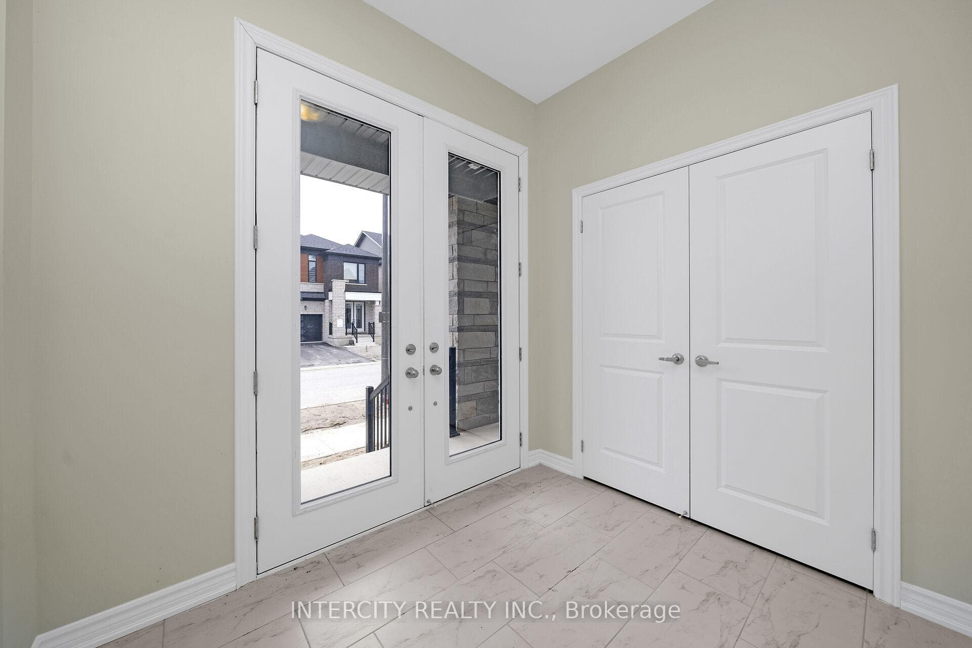 19 Coulterville Drive photo 3