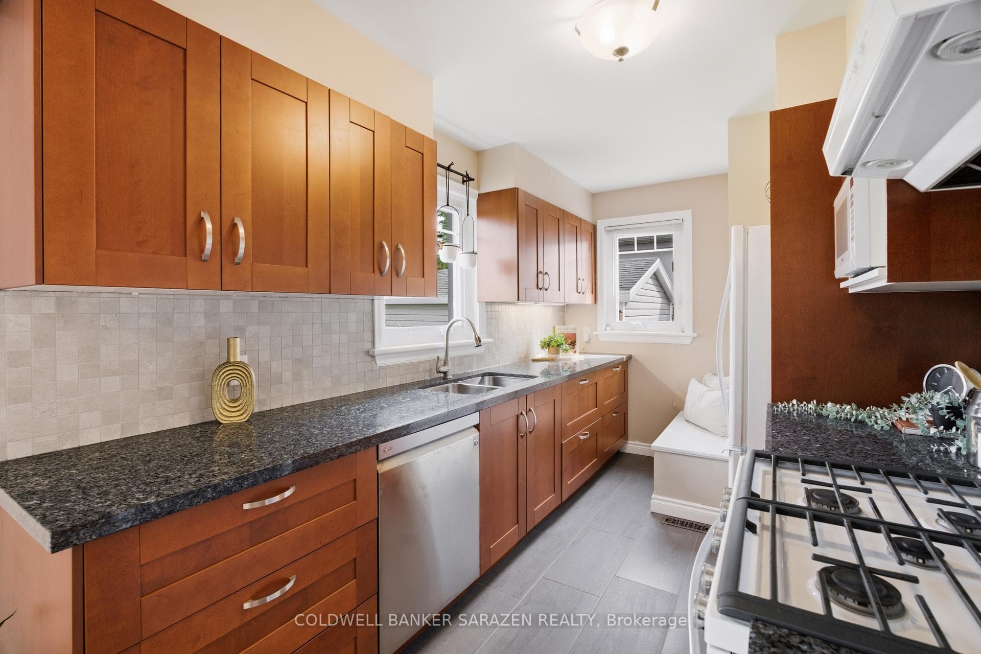 79 St Claire Avenue photo 23