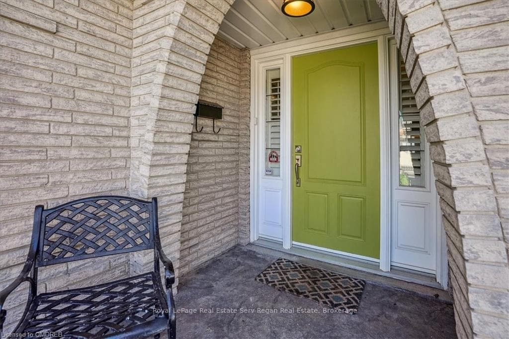 54 HANOVER Place photo 3