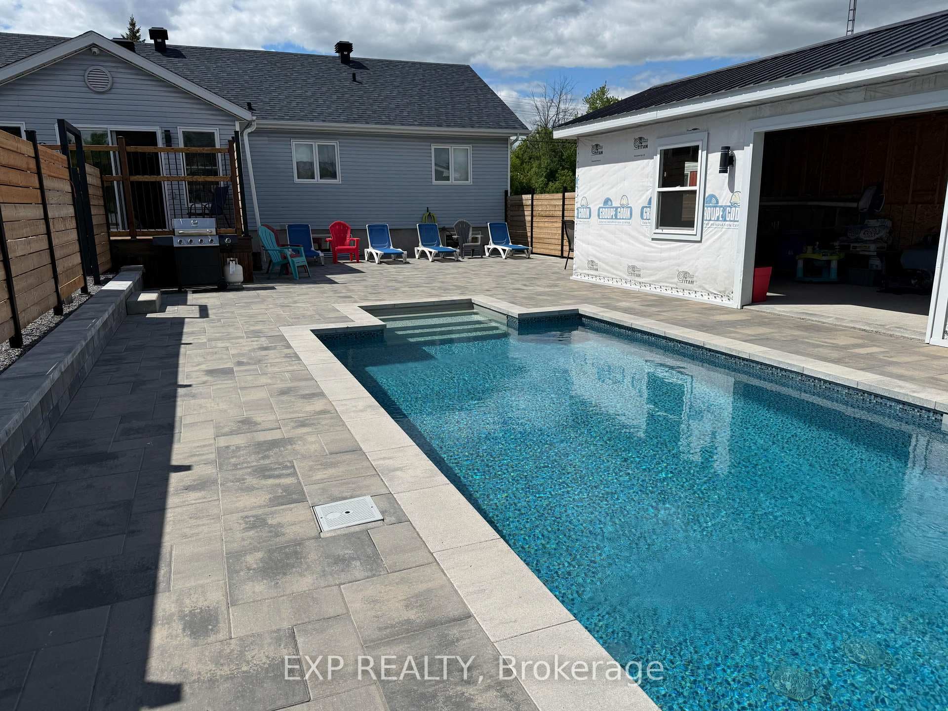 213 Longueuil Street photo 6